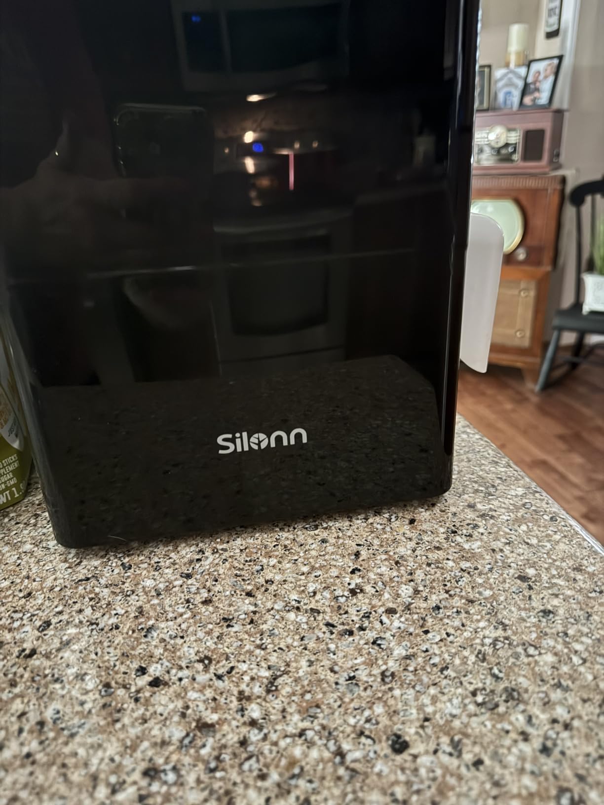 Silonn Ice Maker Countertop with Expandable 2.5L Ice Basket & 1.8L Water Tank, 9 Bullet Ice Cubes in 6 Mins, Portable Ice Maker with LED Touch Control, Self-Cleaning, 2 Ice Sizes for Home Kitchen customer photo 2