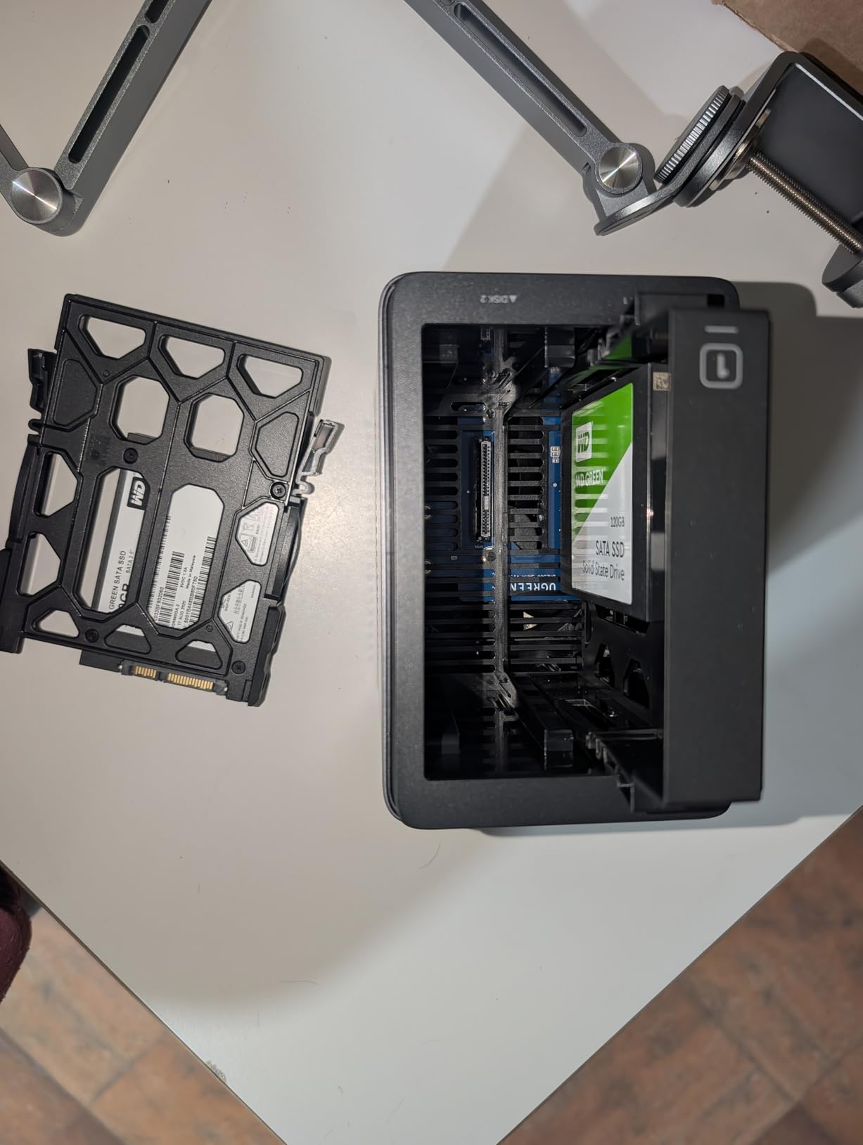 UGREEN NASync DH4300 Plus 4-Bay Desktop NASync, Support Capacity 128TB (Diskless) customer photo 2