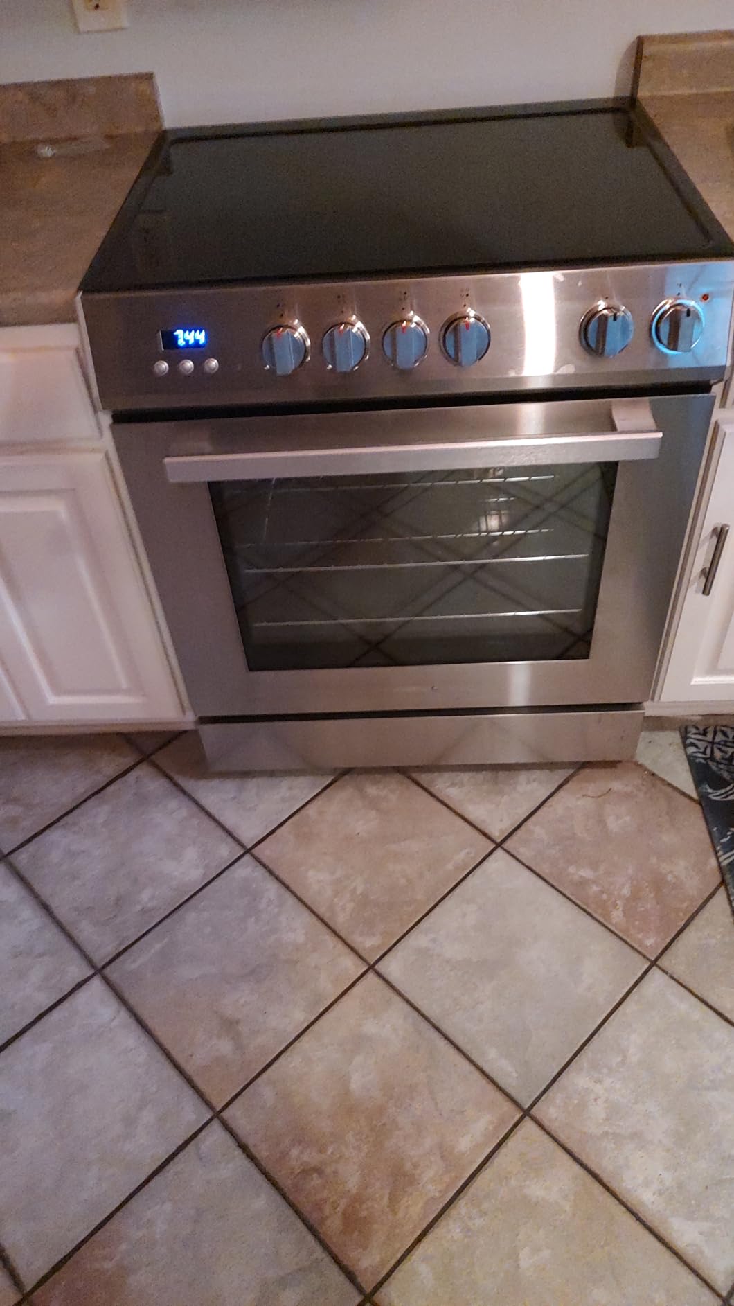 COSMO COS-ERD304K-BK 30 in. Stellar Collection 4.9 cu. ft. Electric Range with 4 Burner Glass Cooktop and Convection Oven in Matte Black customer photo 2