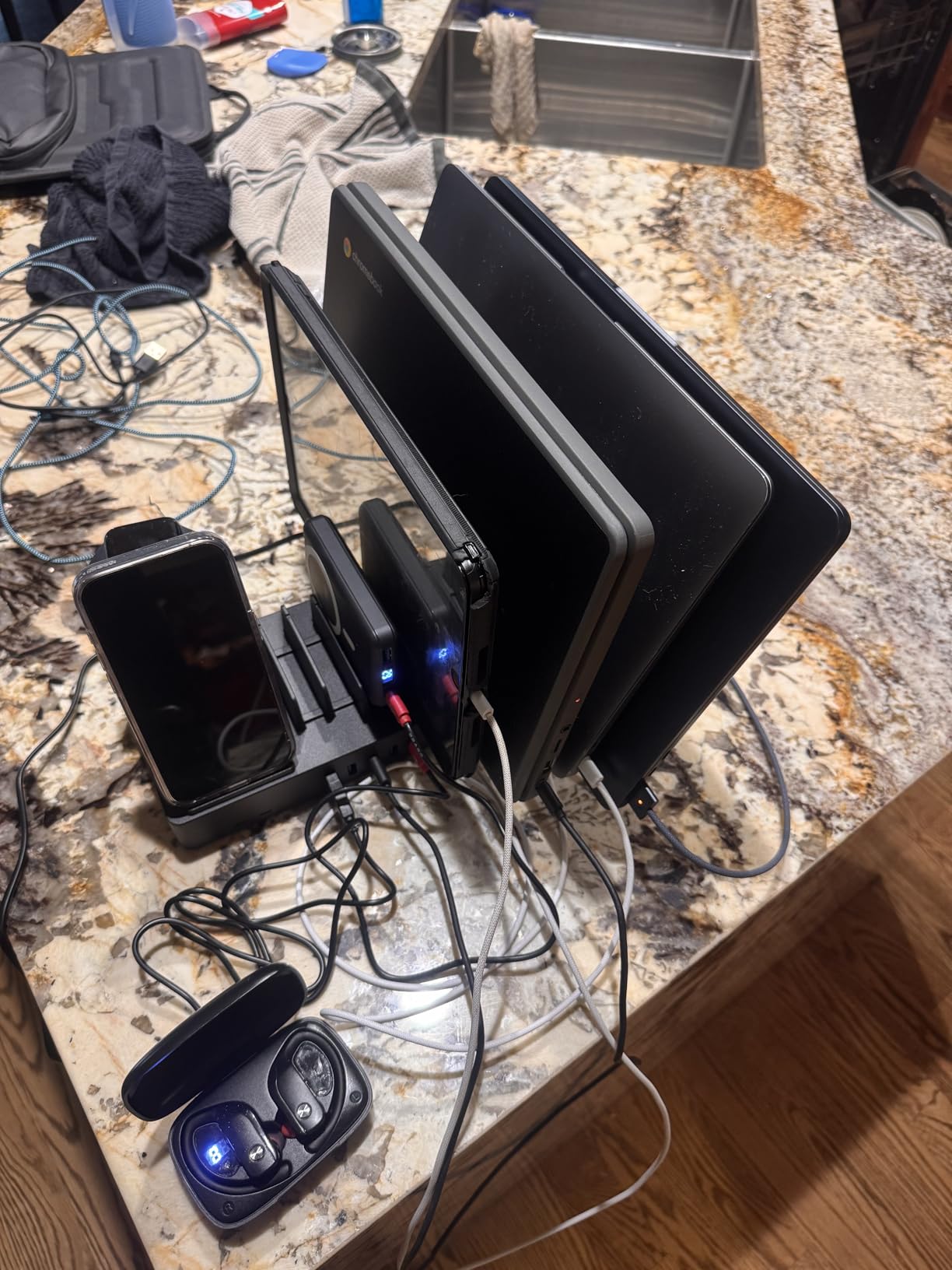 600w Charging Station for Multiple Devices, 15 in 1 Wireless Charging Station for Apple, Dual 100w USB C Tablet Charging Station for MacBook,iPhone,iPad,Tablet(Black) customer photo 1