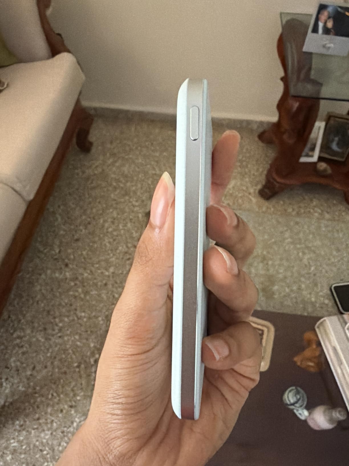 Anker Nano MagSafe Power Bank, Ultra-Slim 5,000mAh Magnetic Wireless Charging Battery, Qi2 Certified 15W Max, Ergonomic Design, for iPhone Air/17/16 Series customer photo 2