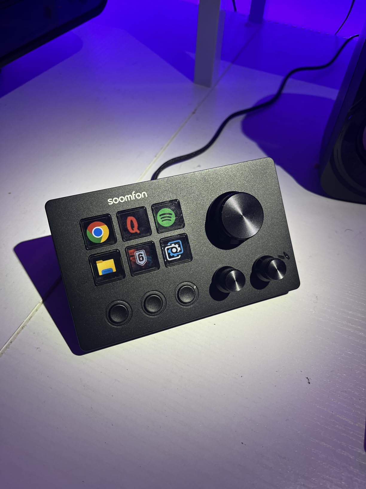 Stream Controller SE Stream Control Deck with 6 Customizable LCD Macro Keys to Trigger Actions in OBS Twitch YouTube for Content Creators Streaming Gaming Compatible with PC & Mac customer photo 2