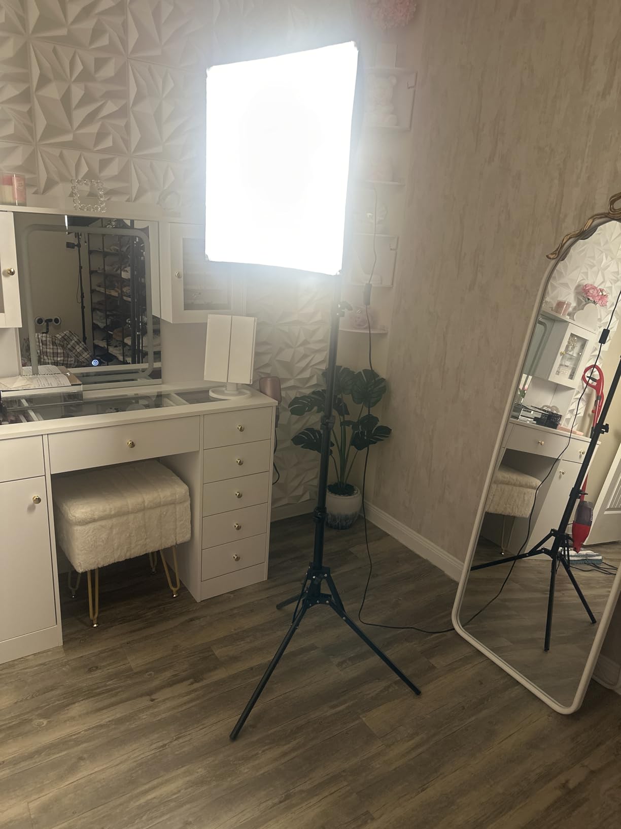 Professional 16''x16'' Softbox Lighting Kit - Studio Light Photography with Remote, Adjustable Brightness & 3 Colour Temperatures customer photo 2