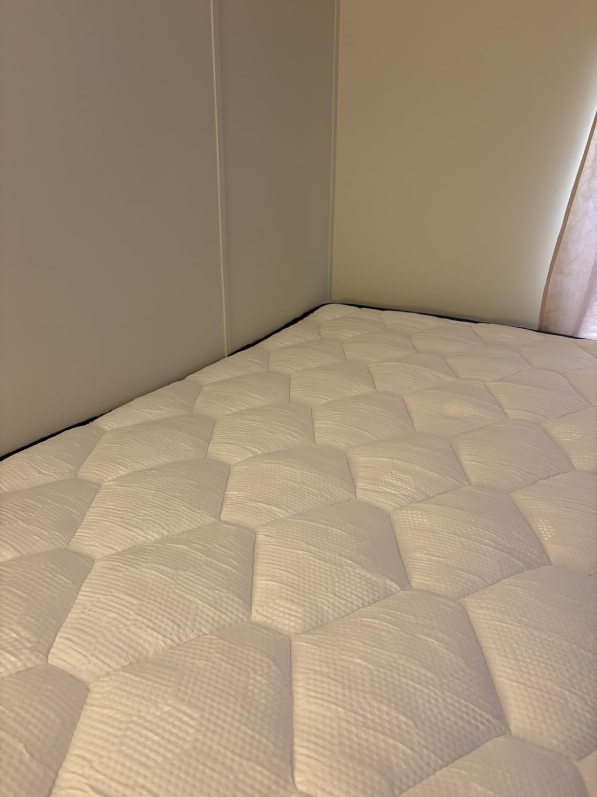 inight Queen Hybrid Mattress 14 Inch, Fresh-Sleep Tech with Nebulign Foam, Medium Firm Cooling Airflow for Pressure Relief, Fiberglass Free, CFR 1633 Compliant customer photo 1