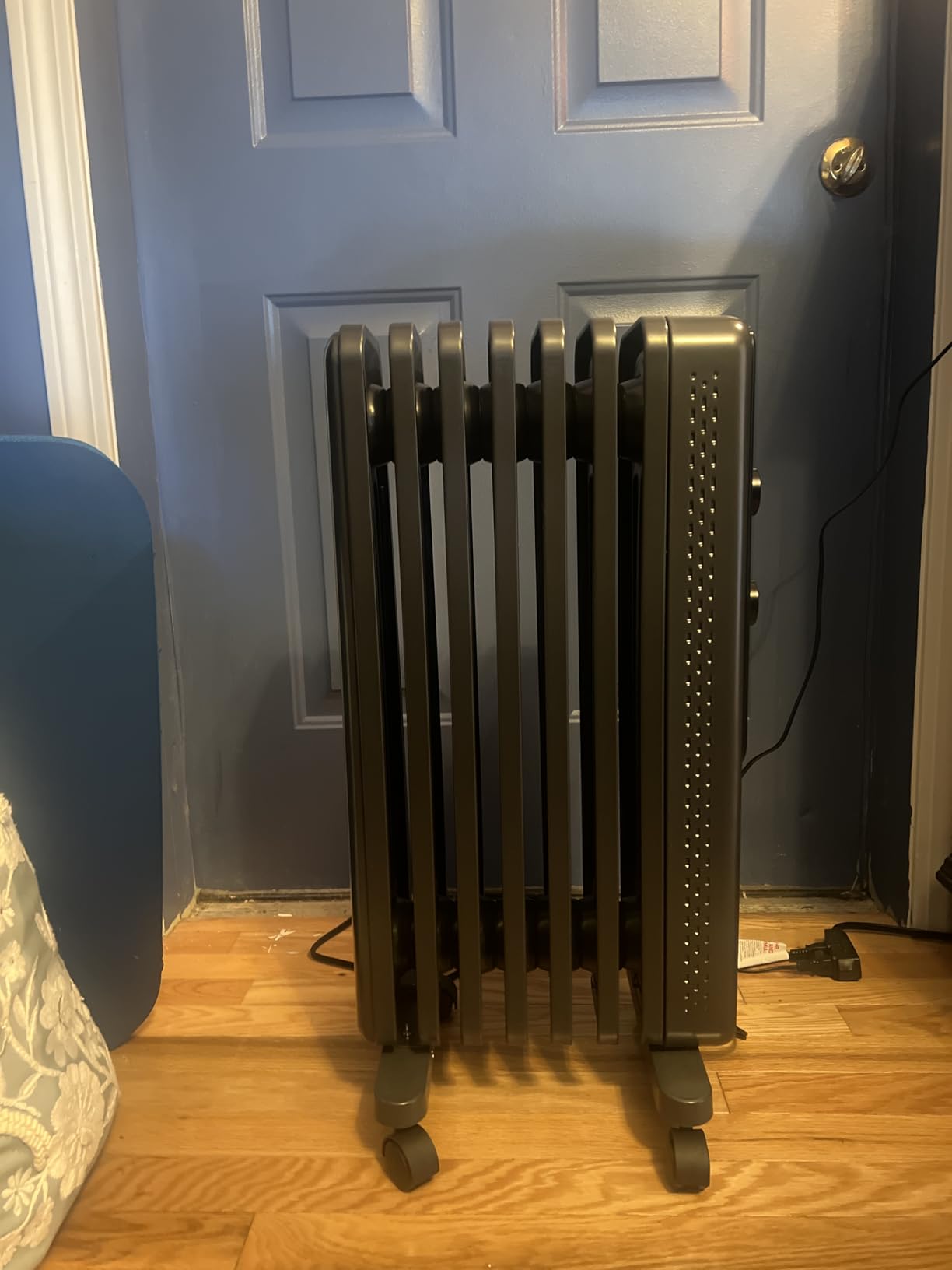 DREO Radiator Heater, Dual Knobs, 8 Safety Protection, 1500W Electric Space Heaters for Indoor Use Large Room, Energy Saving, Quiet Oil Filled Radiator for Bedroom, Adjustable Thermostat customer photo 1
