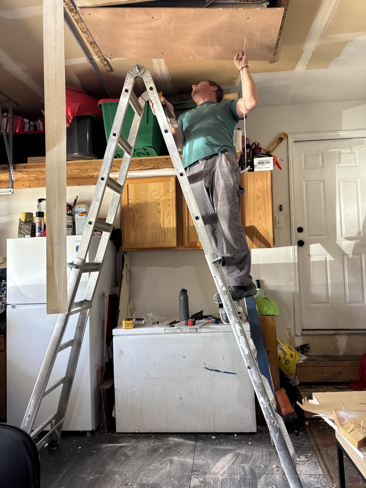 Vantic 10 Foot Aluminum Attic Ladder Pull Down System, Drop Down Ladder Stairs for Attic Access, Foldable Loft Ladder for 22 1/2