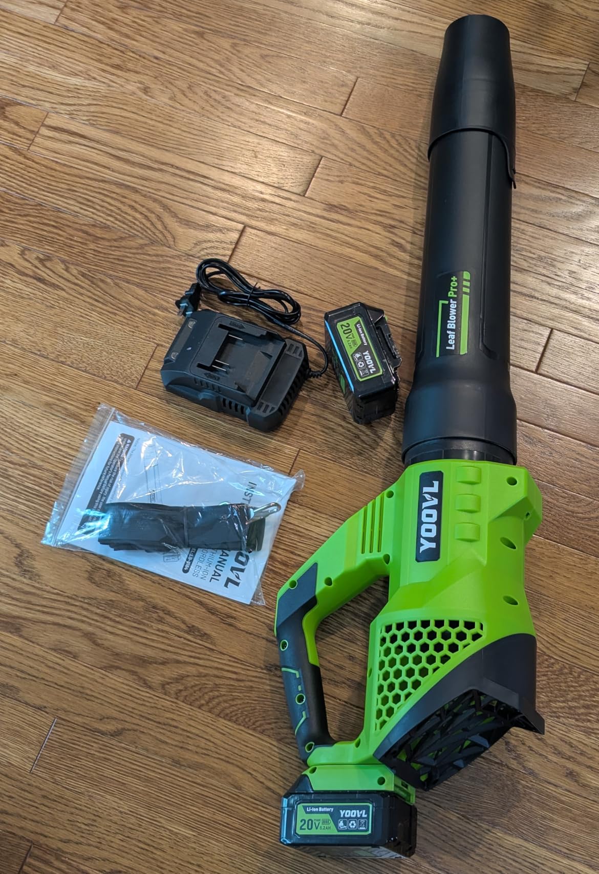 Leaf Blower Cordless, 650CFM Electric Leaf Blowers with 2 x 5.2Ah Batteries and Charger, 3 Speed Modes, 1 x Adjustable Shoulder Strap, Powerful Blowers for Lawn Care, Patio, Dust, Blowing Leaves customer photo 2