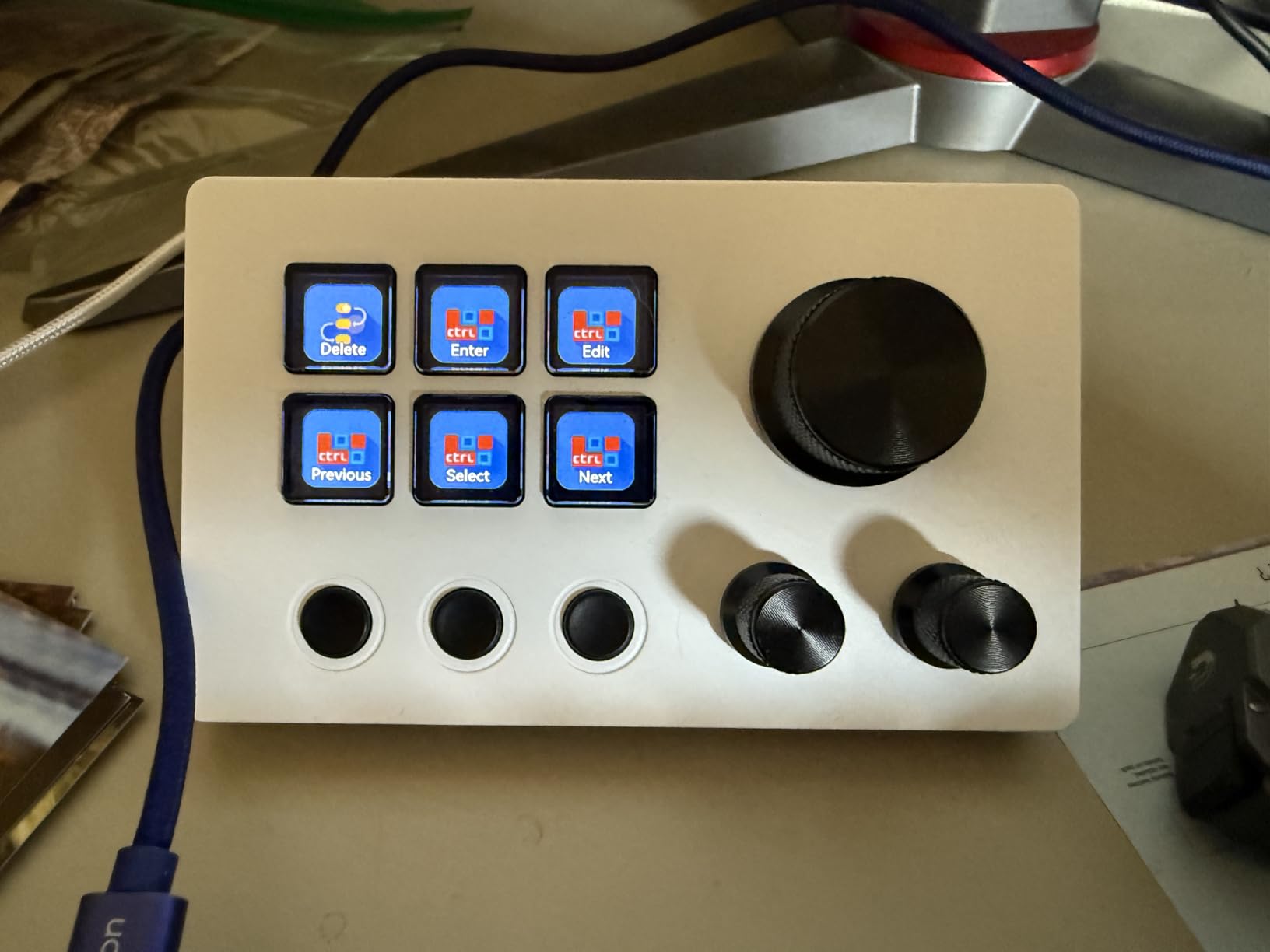 TreasLin VSDinside Stream Controller Deck Stream Dock with 12 Customizable Macro Keys to Trigger Actions in OBS Twitch YouTube for Content Creators Streaming Gaming Compatible with PC & Mac N3 White customer photo 1