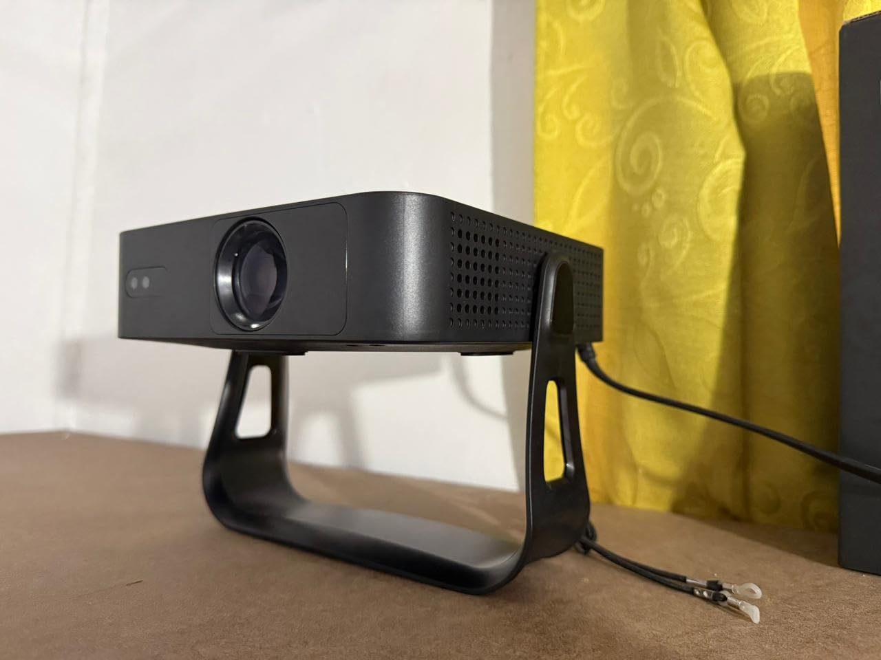 VOPLLS Smart Mini Projector with WiFi and Bluetooth, Auto Focus & Keystone Portable Outdoor Projector, 4K Support Home Movie Projector - Officially Licensed Netflix App, Native 1080P, Ultra-Thin 1.81 inch customer photo 2