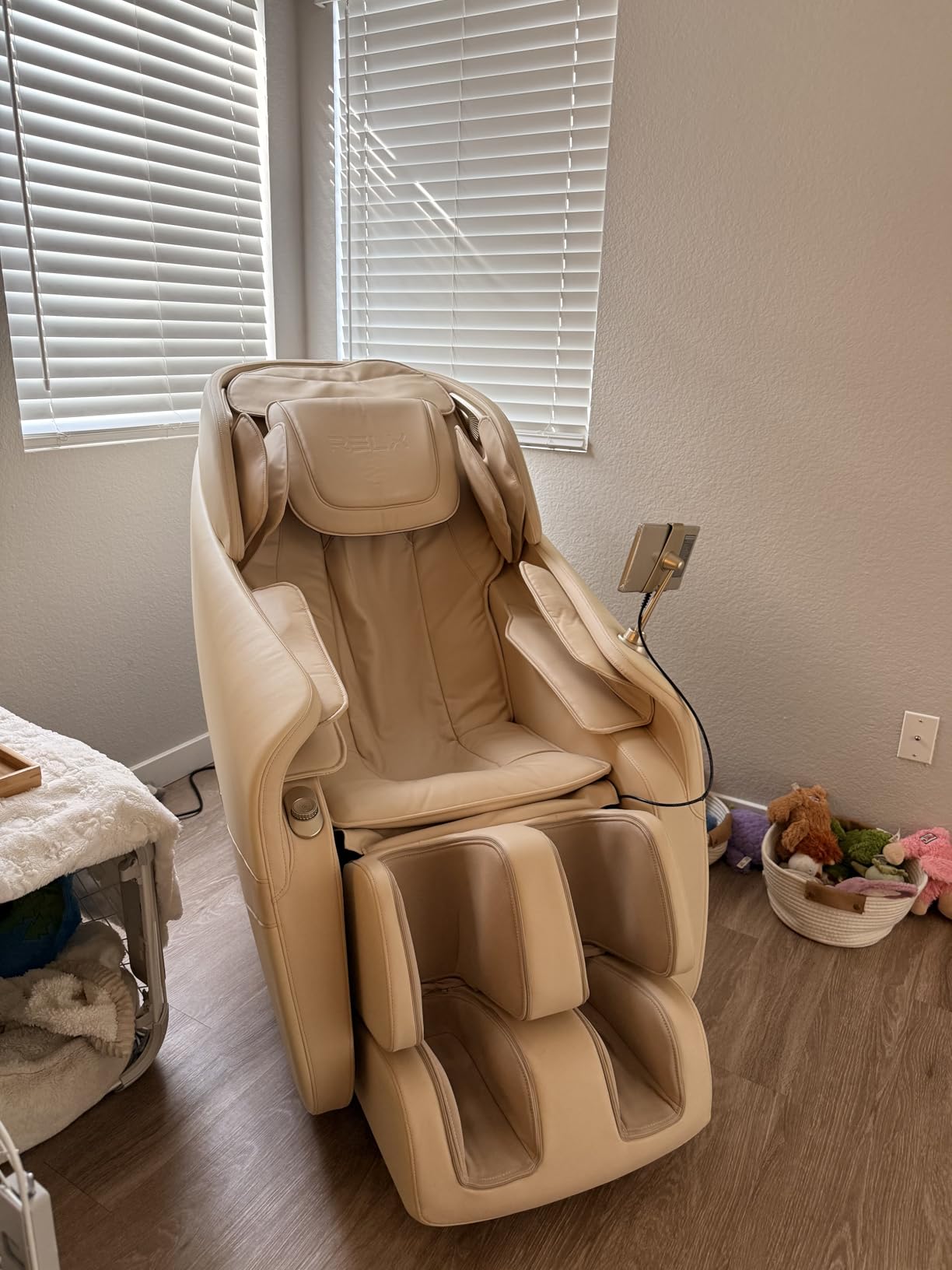 RELX 2026 Massage Chair Full Body, Zero Gravity Airbag Shiatsu Massage Chair with SL-Track, Heating, AI Control, Body Scan, 13 Modes, Foot Rollers, and Deep Yoga Stretch (Beige) customer photo 2