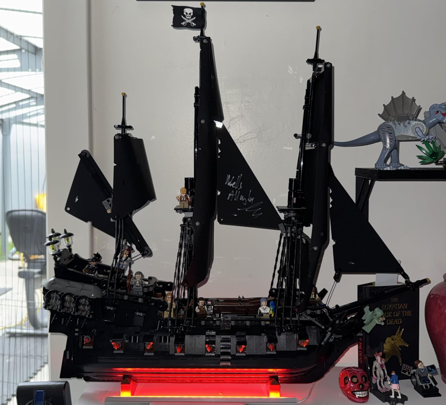 LEGO Icons Captain Jack Sparrow's Pirate Ship Building Set for Adults, Ages 18+ - Room Decor for Office, Bedroom or Shelf - Collectible Black Pearl Ship for Pirates of The Caribbean Fans - 10365 customer photo 1