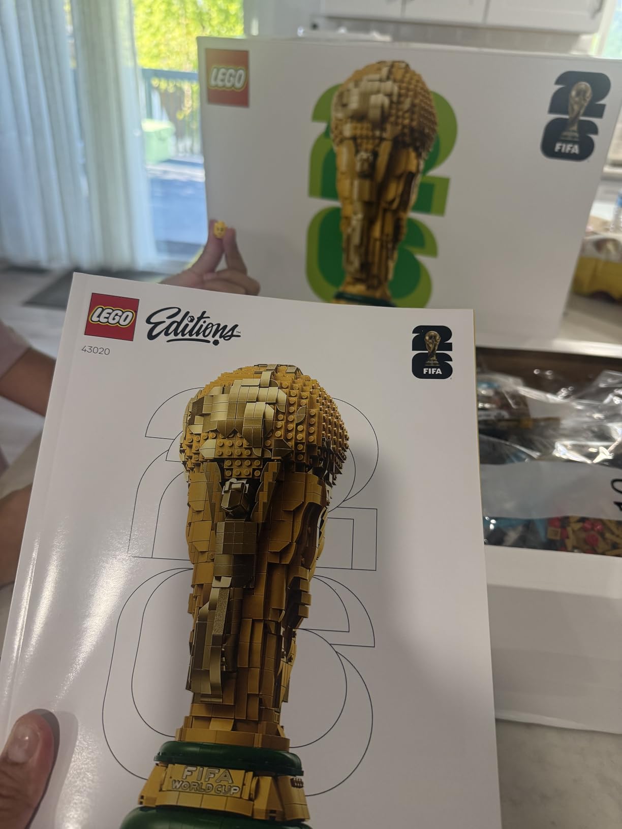 Editions FIFA World Cup Official Trophy Building Set - Kit for Display in Bedroom, Home Office, Book Shelf - Soccer Fans Collectible - W/World Cup 2026 Minifigure - Gift for Father's Day - 43020 customer photo 1