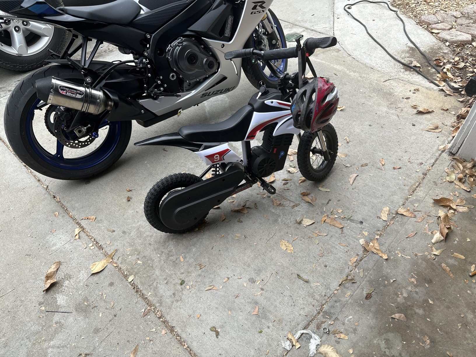 ECOLEAP K1 Kids Electric Dirt Bike 36V Motorcycle, 16MPH Fast Speed 14 Mile Long-Range, 700W Peak 3-Speed Modes Electric Bike for Kids Ages 3-10 customer photo 1