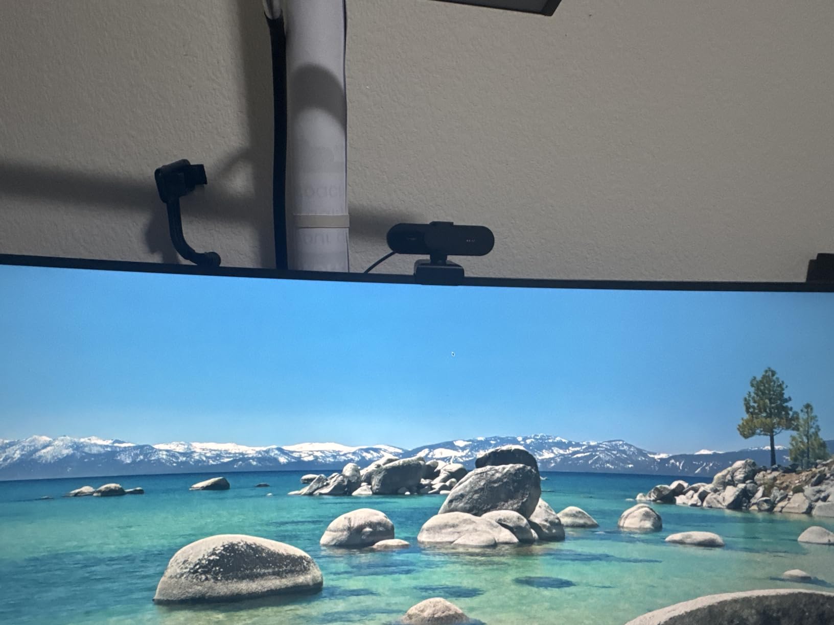 EMEET C60E Dual-Camera 4K Webcam for Streaming, Wide-Angle and Telephoto Cameras, Max 11X Hybrid Zoom & PDAF Autofocus, Remote Control, RGB Lighting, 2 Mics, Ideal for Livestreaming and Online Meeting customer photo 1