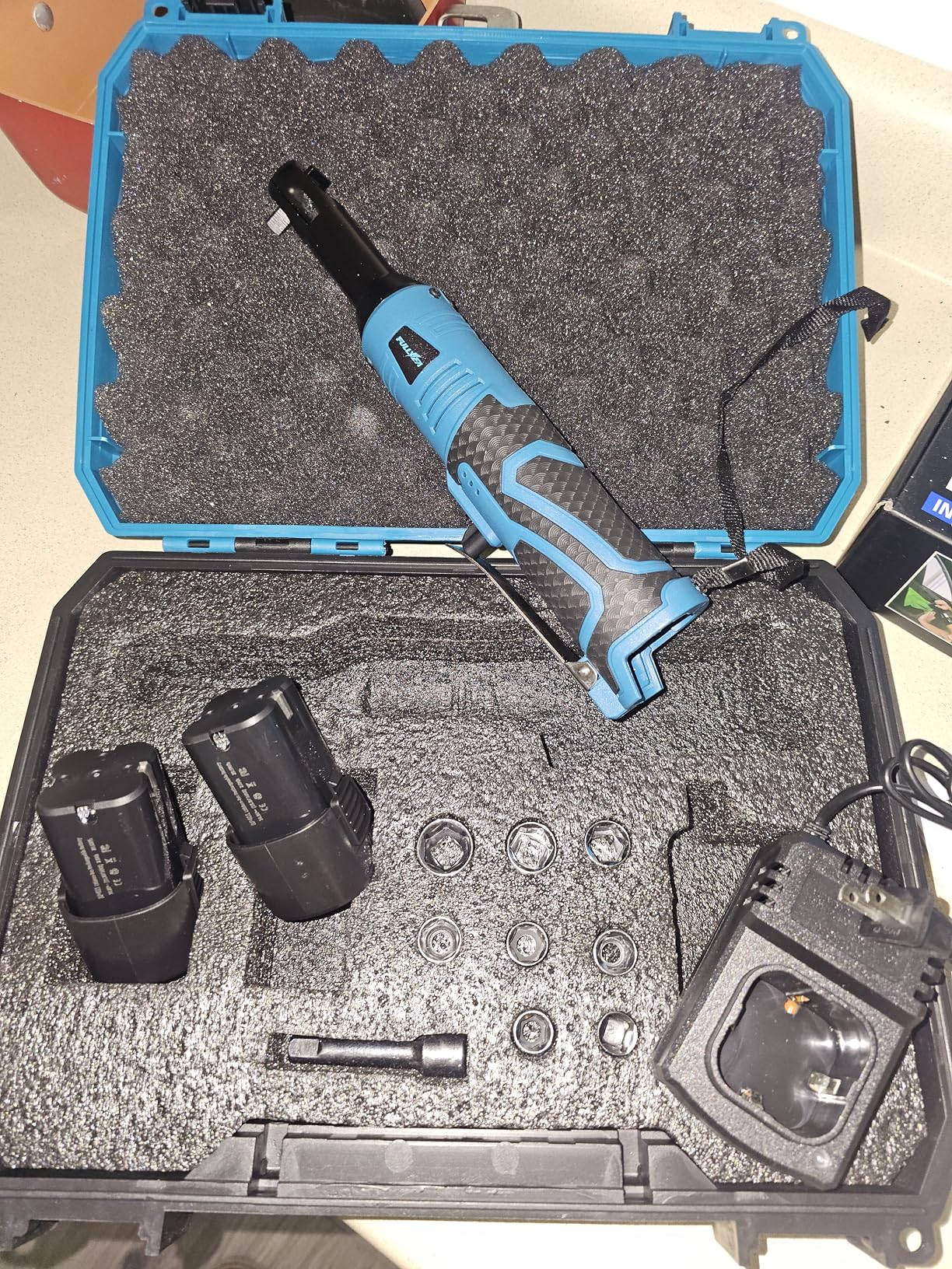 FULLYEA Cordless Electric Ratchet Wrench Set, 16.8V 3/8 cordless ratchet, 550 RPM, Variable Speed Power Ratchet Tool Kit with 2 * 2.0Ah Li-ion Battery, 1/4