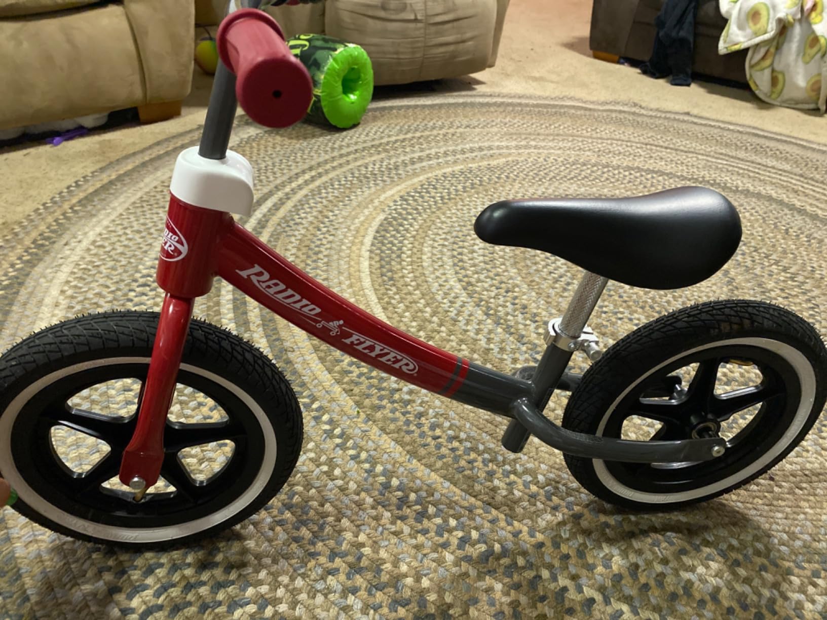Radio Flyer Air Ride Balance Bike, Red, for Kids Ages 1.5-5, Pedal Free for Quick Learning, Rubber Air Tires, Adjustable Seat, Foot Rest, Ringing Bell, Kid & Toddler Balance Bikes (Amazon Exclusive) customer photo 1