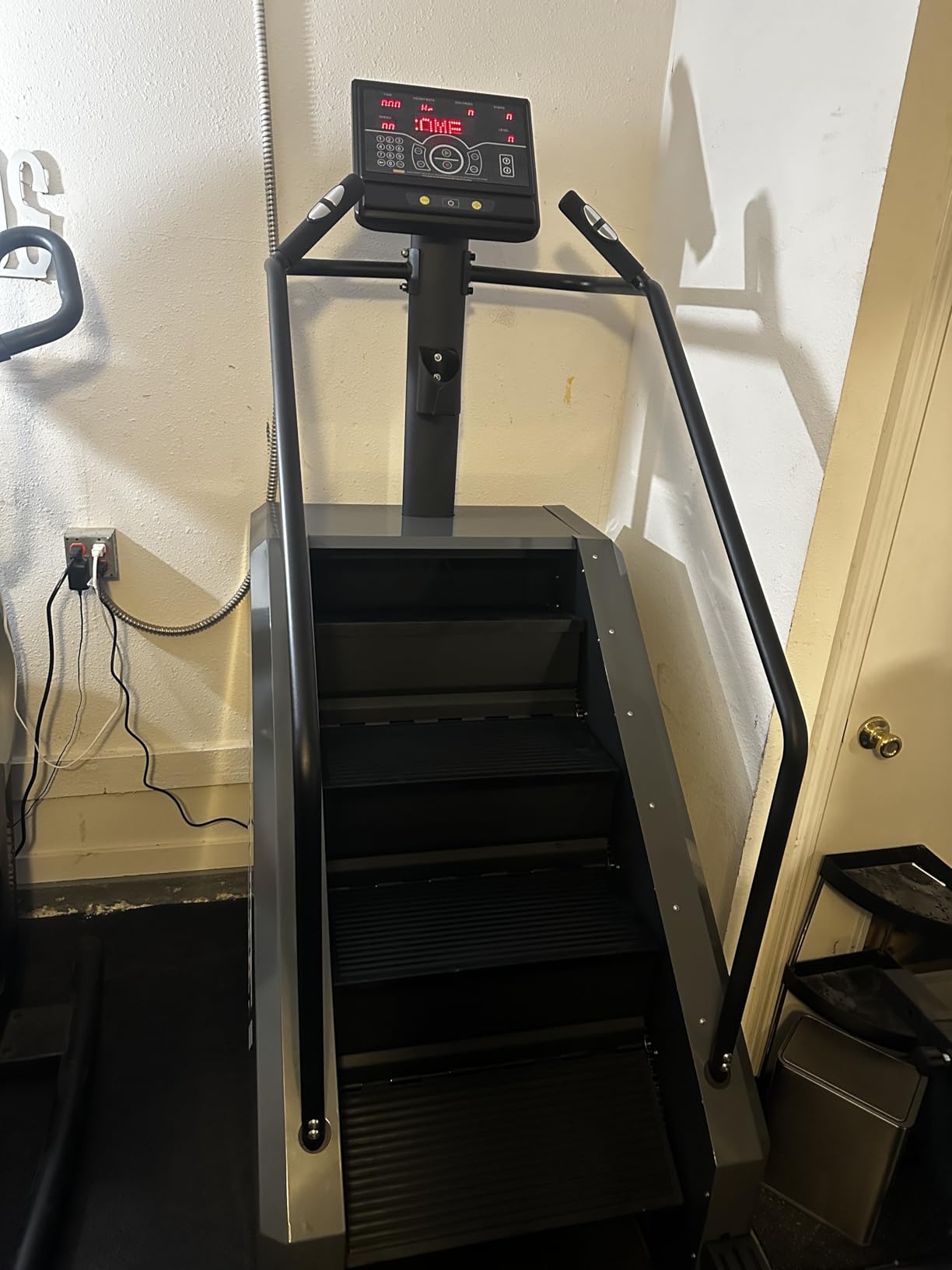 Fitvids Stair Stepper Machine, Commercial Grade Stair Climber with 15 Resistance Levels, Continuous Stair Stepping Machine for Cardio and Lower Body Workouts, LED Screen customer photo 1