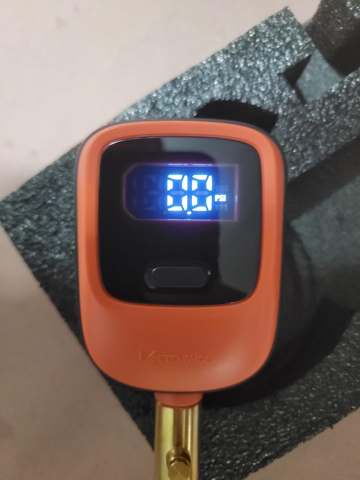 ETENWOLF T600 Digital Tire Pressure Gauge 0-250 PSI, ANSI B40.7 2A Grade High Precision (Plus-Minus 1%), Tire Gauge for Tire Pressure with Rubber Hose, Replaceable AA Batteries customer photo 2