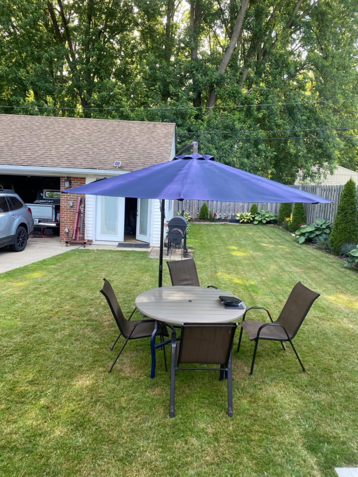 wikiwiki 10ft Patio Umbrella with Base Included, Outdoor Offset Cantilever Umbrella with Sandbag Base for Backyard, Garden and Pool, Easy to Tilt and Crank customer photo 2