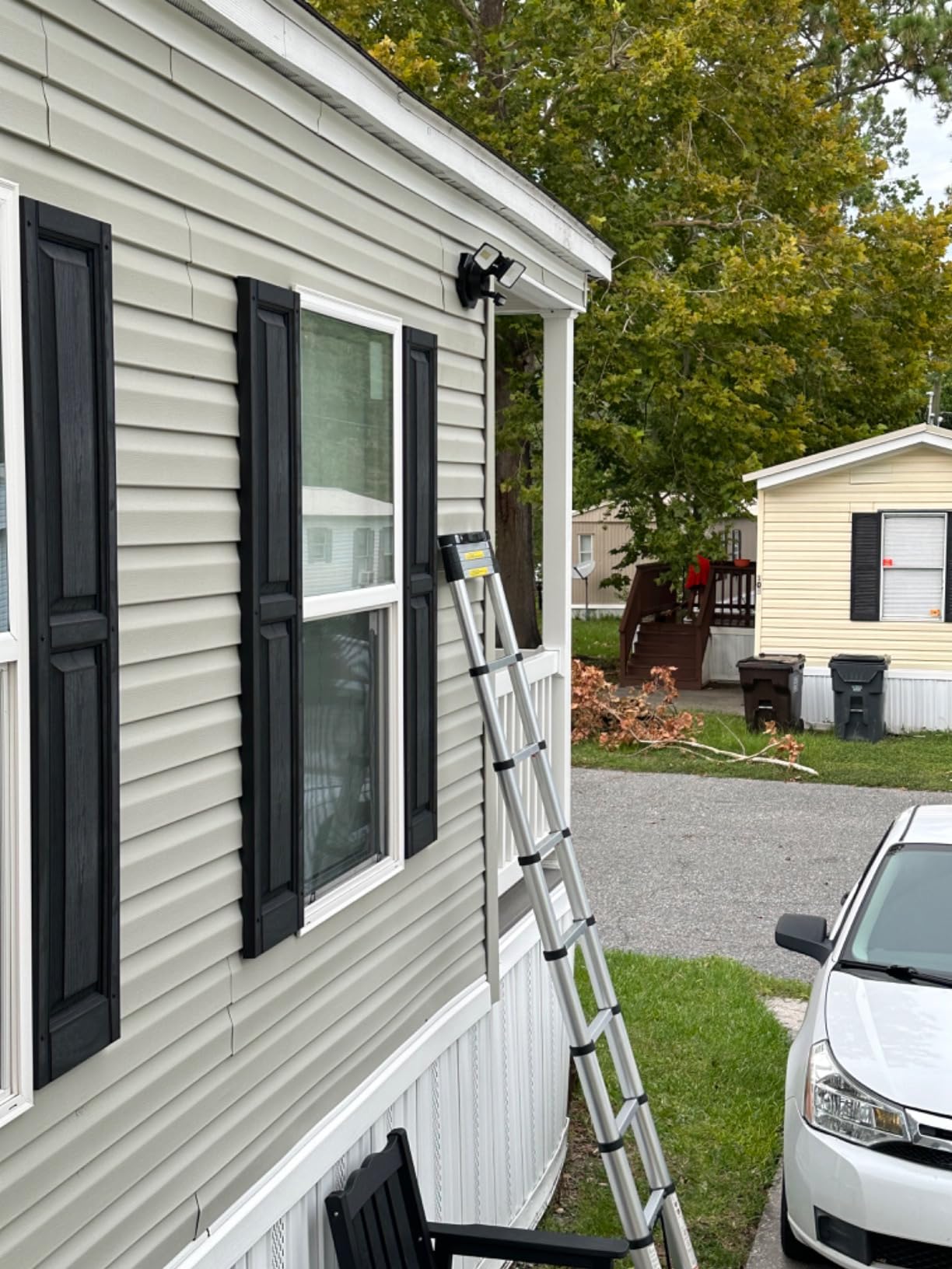 VEVOR 12.5ft Telescoping Ladder, Aluminum Lightweight Multi-Purpose Collapsible Extension, One-Touch Retraction Ladder, Heavy Duty 330LBS Max Capacity with Non-Slip Feet, for Home, Outdoor Work, Loft customer photo 2
