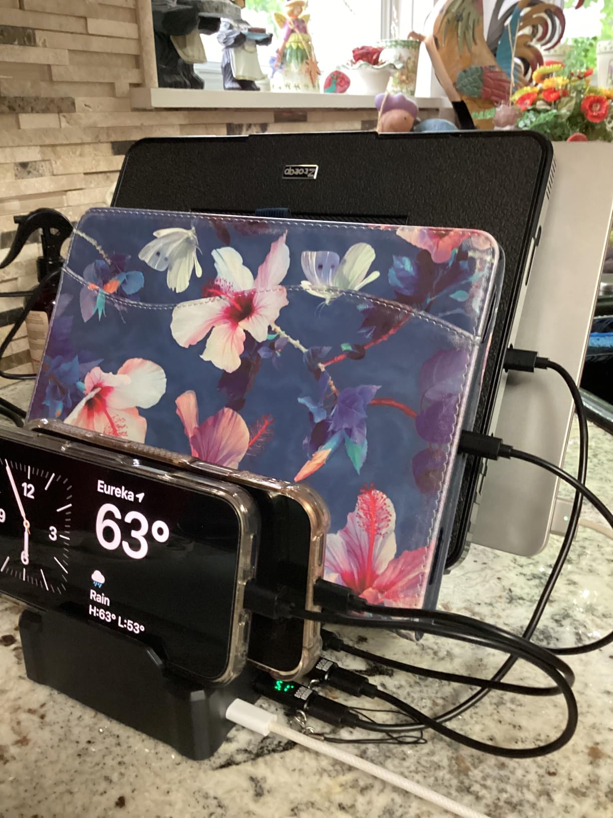 zobirez 750W Charging Station for Multiple Devices, 10-Port Fast Charger, 5 USB-C 120W Each and 5 USB-A 30W Each, Desktop Charging Hub for Laptop Phone Tablet, White customer photo 1