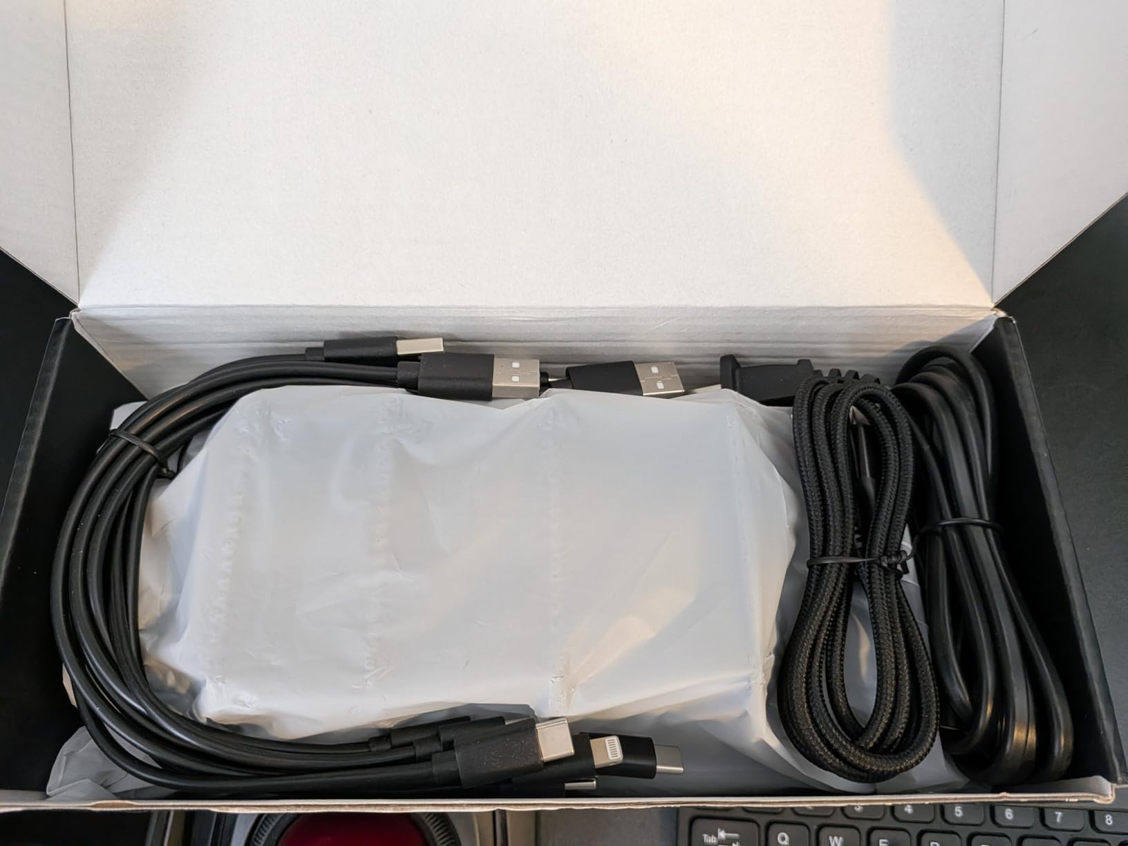 zobirez 750W Charging Station for Multiple Devices, 10-Port Fast Charger, 5 USB-C 120W Each and 5 USB-A 30W Each, Desktop Charging Hub for Laptop Phone Tablet, White customer photo 2