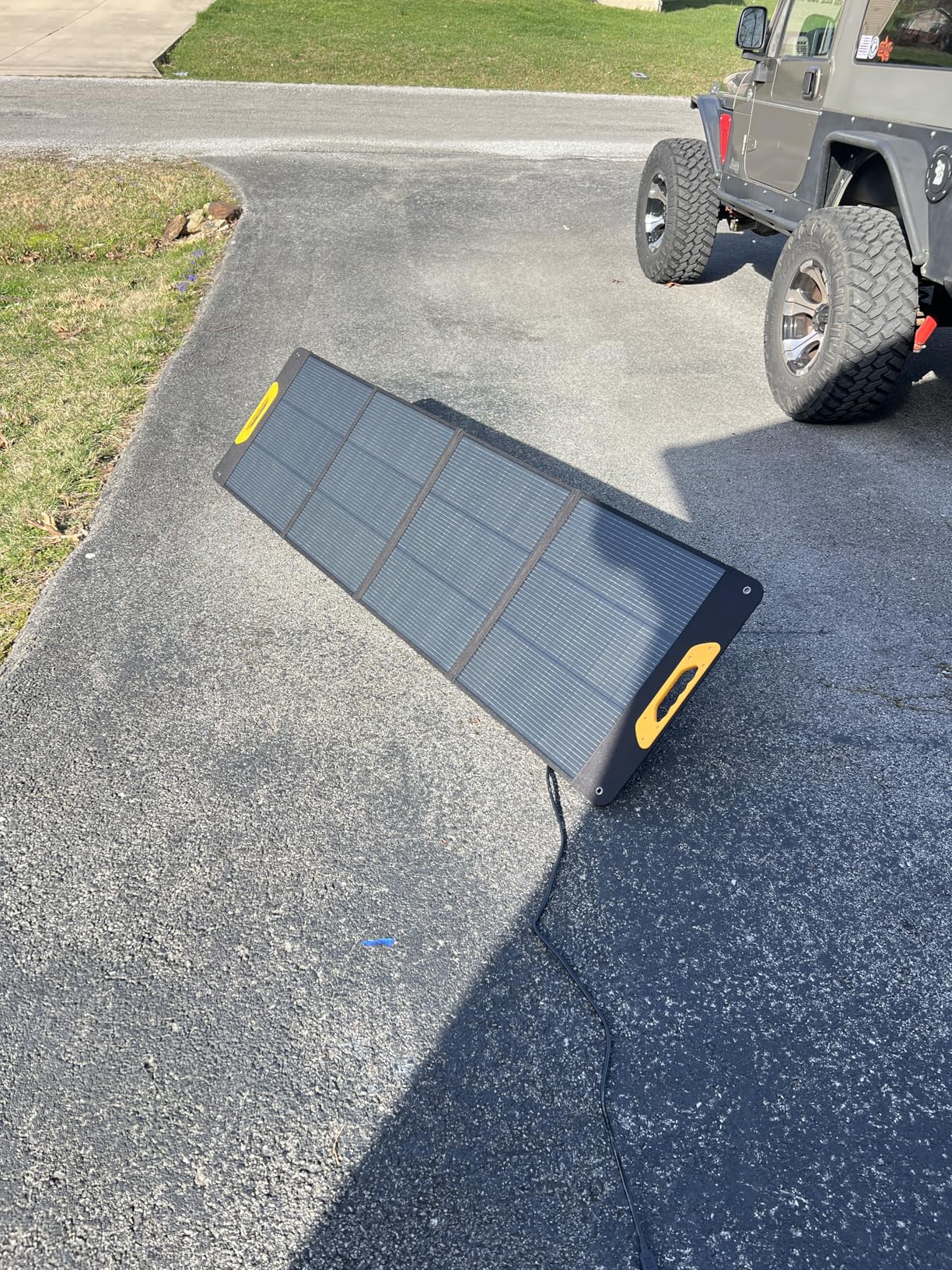 BougeRV 200W Portable Solar Panel, Fiberglass Solar Charger, Up to 25% Conversion High Efficiency, N-Type Foldable Solar Panel, IP65 Water Resistant for Camping, RV, Van, Boat, Hiking & Off-Grid Use customer photo 1