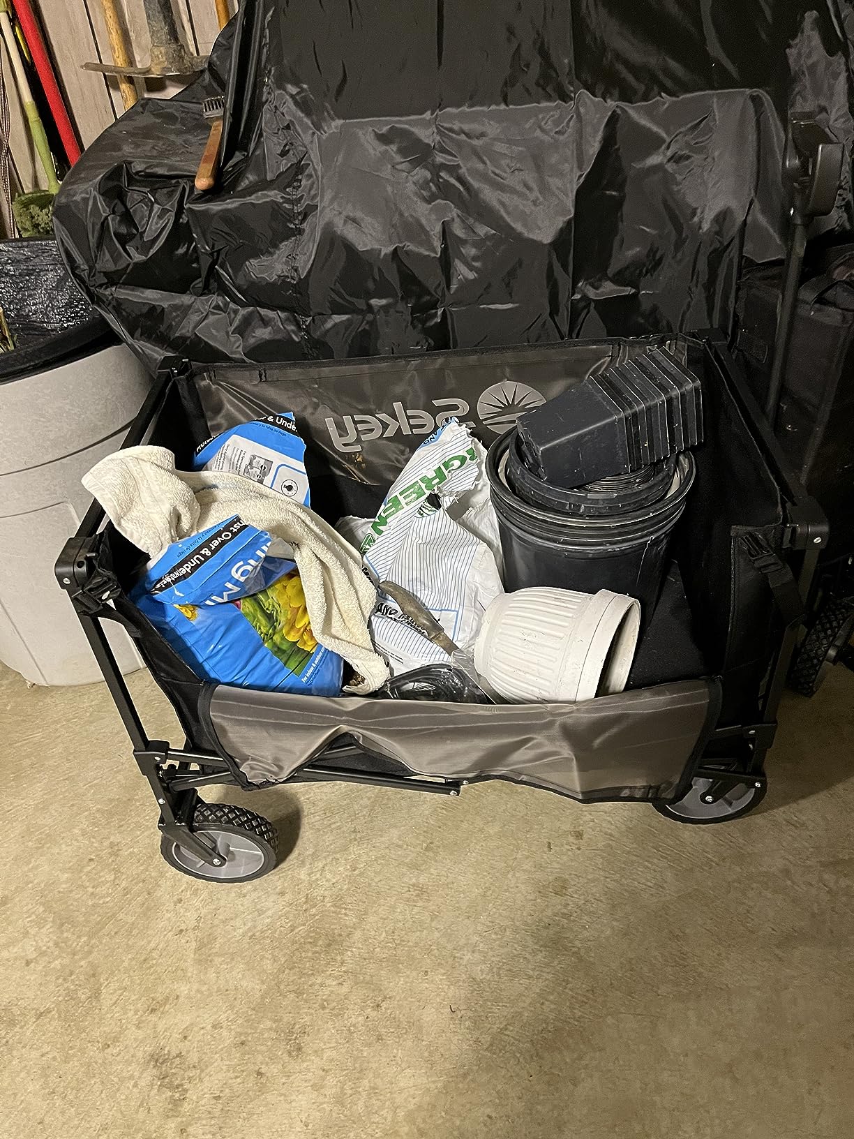 Sekey 150L Wagons Carts Foldable with Big All-Terrian Beach Wheels, Collapsible Heavy Duty Wagon, Extra Large Folding Wagon, Foldable Wagon for Camping, Garden, Sports. Black customer photo 1
