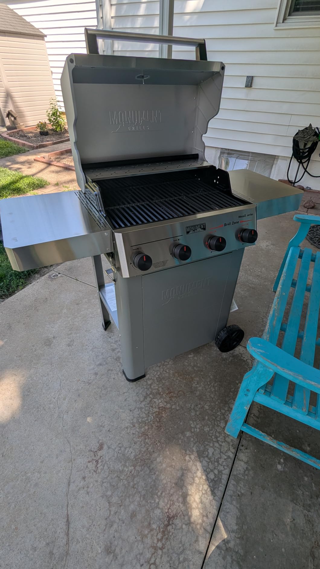 Monument Grills 4 Burner Propane Gas Grill with Advanced Broil Zone, Stainless Steel Outdoor Mesa 2 Barbecue Grill, Foldable Side Shelves, 500°F in 5 Mins, Assembles in 30 Minutes, Mesa II 410FBZ customer photo 1