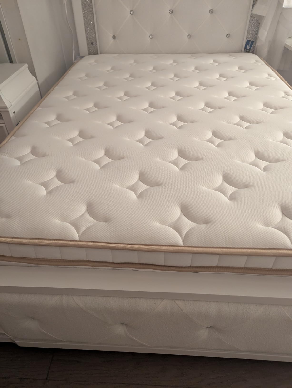 BedStory King Size Mattress - 14 Inch Hybrid Mattress King for Couples - Motion Isolation, Advanced Lumbar Support and Reinforced Edges - Fiberglass-Free, 365-Night Trial, CertiPUR-US Certified customer photo 2