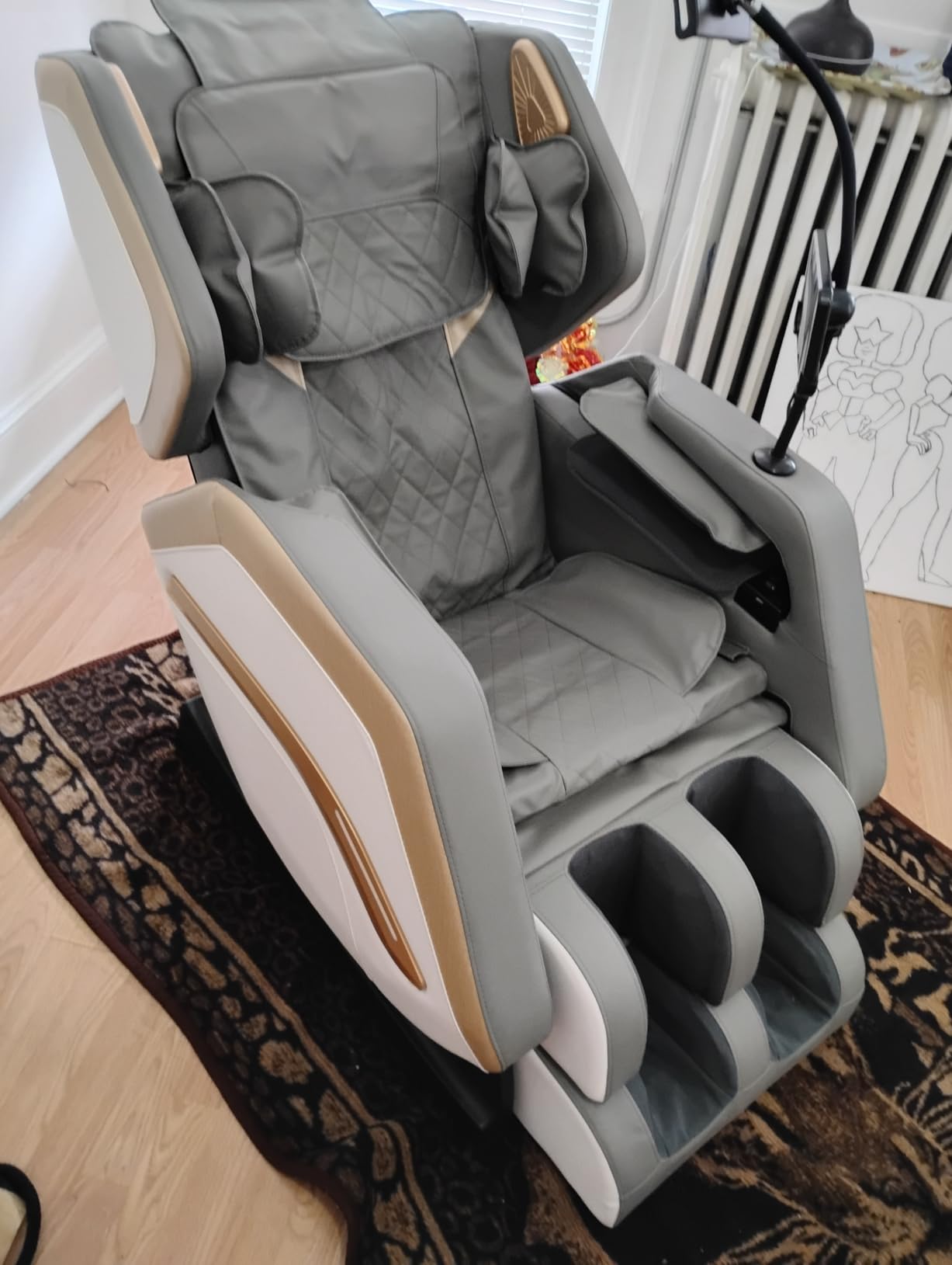 Massage Chair Full Body, Zero Gravity Massage Chair 2026 for Back Fatigue with 10 Fixed Rollers, Heating, Airbags, Phone Controller, Bluetooth Speaker, Nightlights customer photo 1
