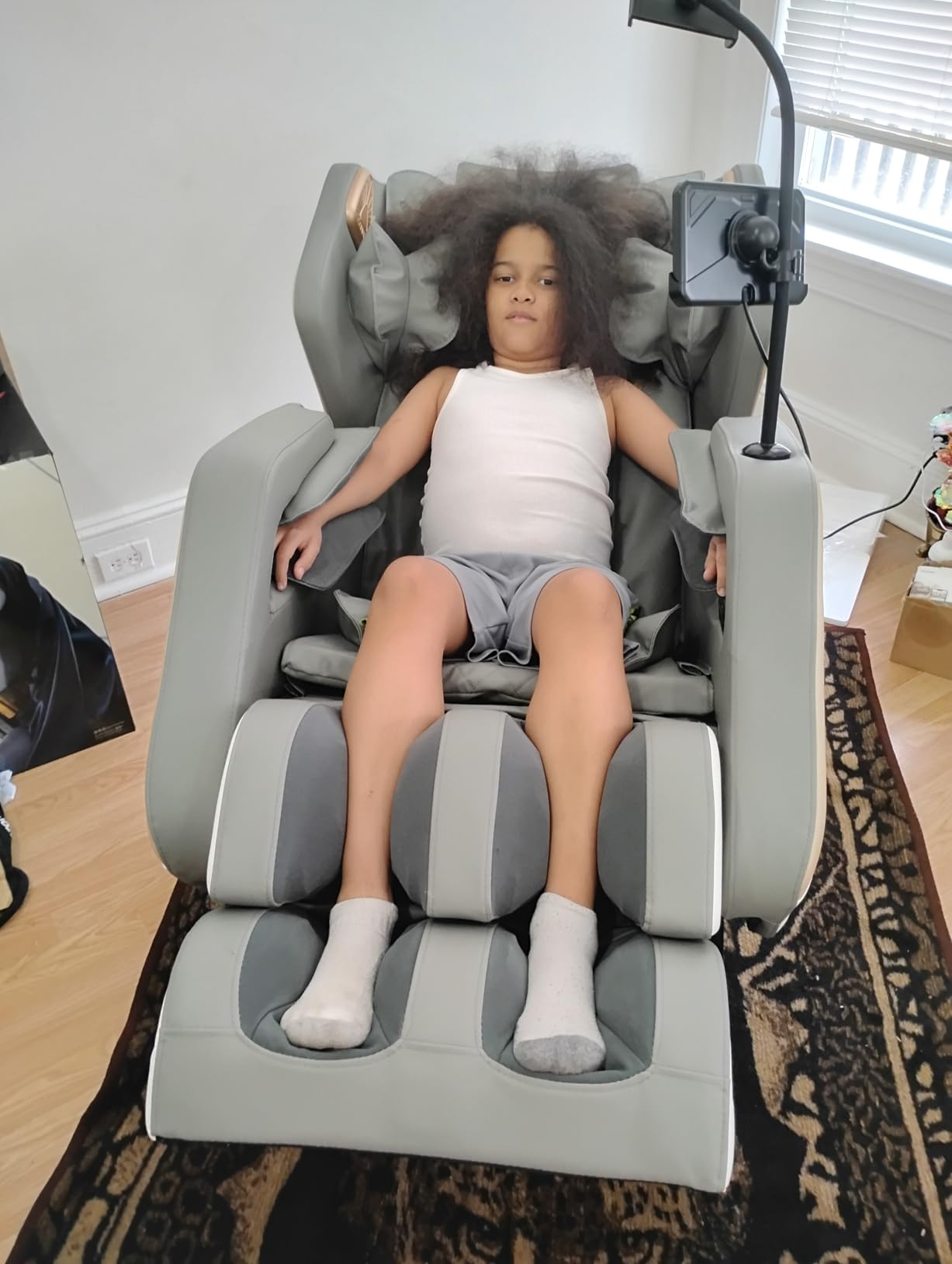 Massage Chair Full Body, Zero Gravity Massage Chair 2026 for Back Fatigue with 10 Fixed Rollers, Heating, Airbags, Phone Controller, Bluetooth Speaker, Nightlights customer photo 2