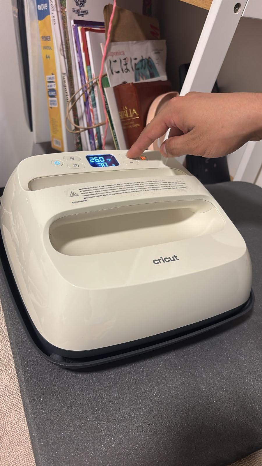 Cricut EasyPress 2 (SE) - 9 in x 9 in Heat Press - Heat Transfer Machine for T-Shirts, Tote Bags, Baby Clothes, Decor, & More - Easy to Use - Taupe customer photo 2