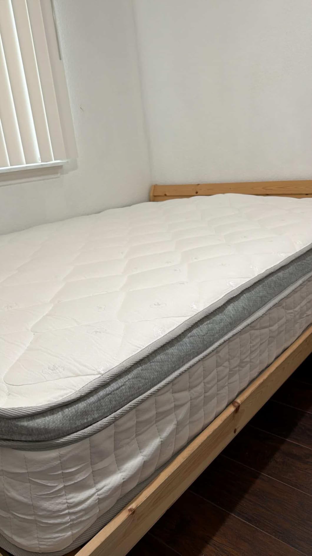 Neo Sleep Queen Size Mattress, 12 Inch Hybrid Comfort & Supportive Mattress in a Box, Cooling Gel Memory Foam and Pocket Springs, Medium Feel customer photo 1