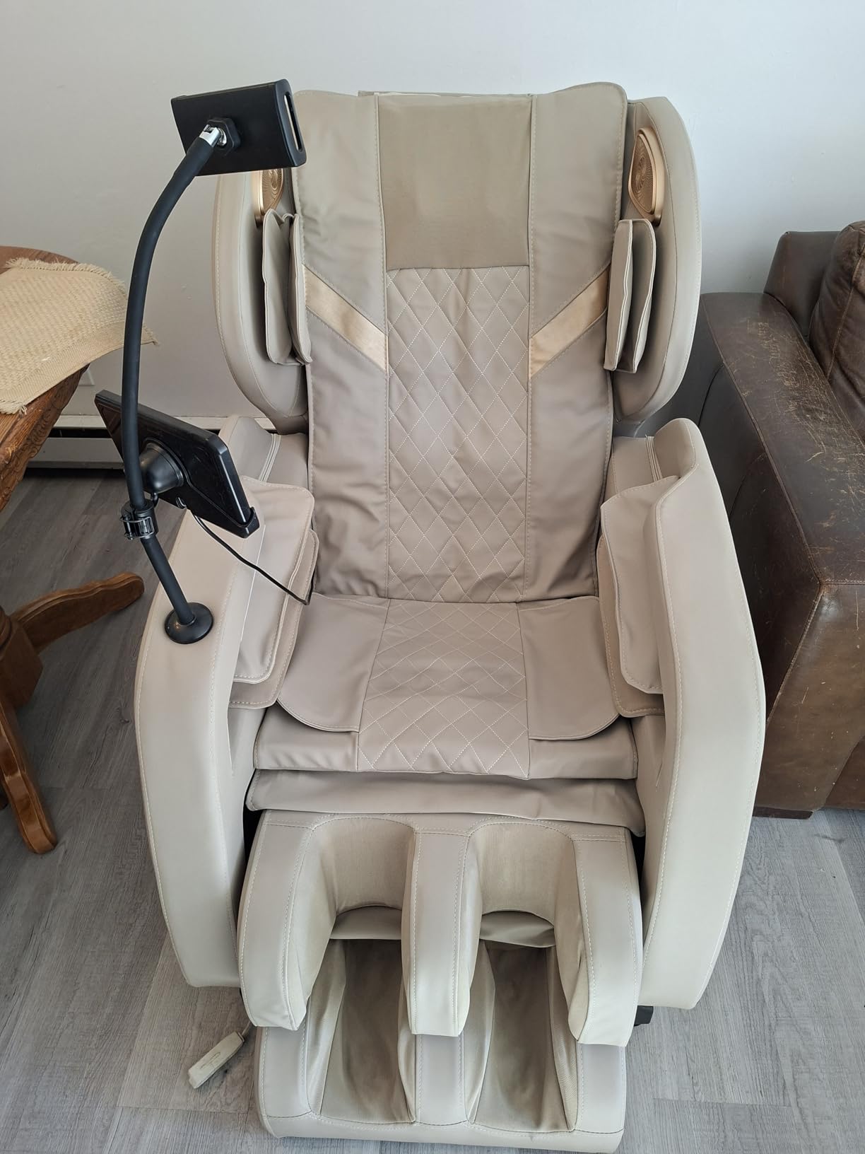 2026 Massage Chair, Massage Chairs Full Body and Recliner with 10 Fixed Points, Zero Gravity, Wood Grain Leather, Foot Massage, Airbags, Lumbar Heating, Bluetooth and Control Screen customer photo 1