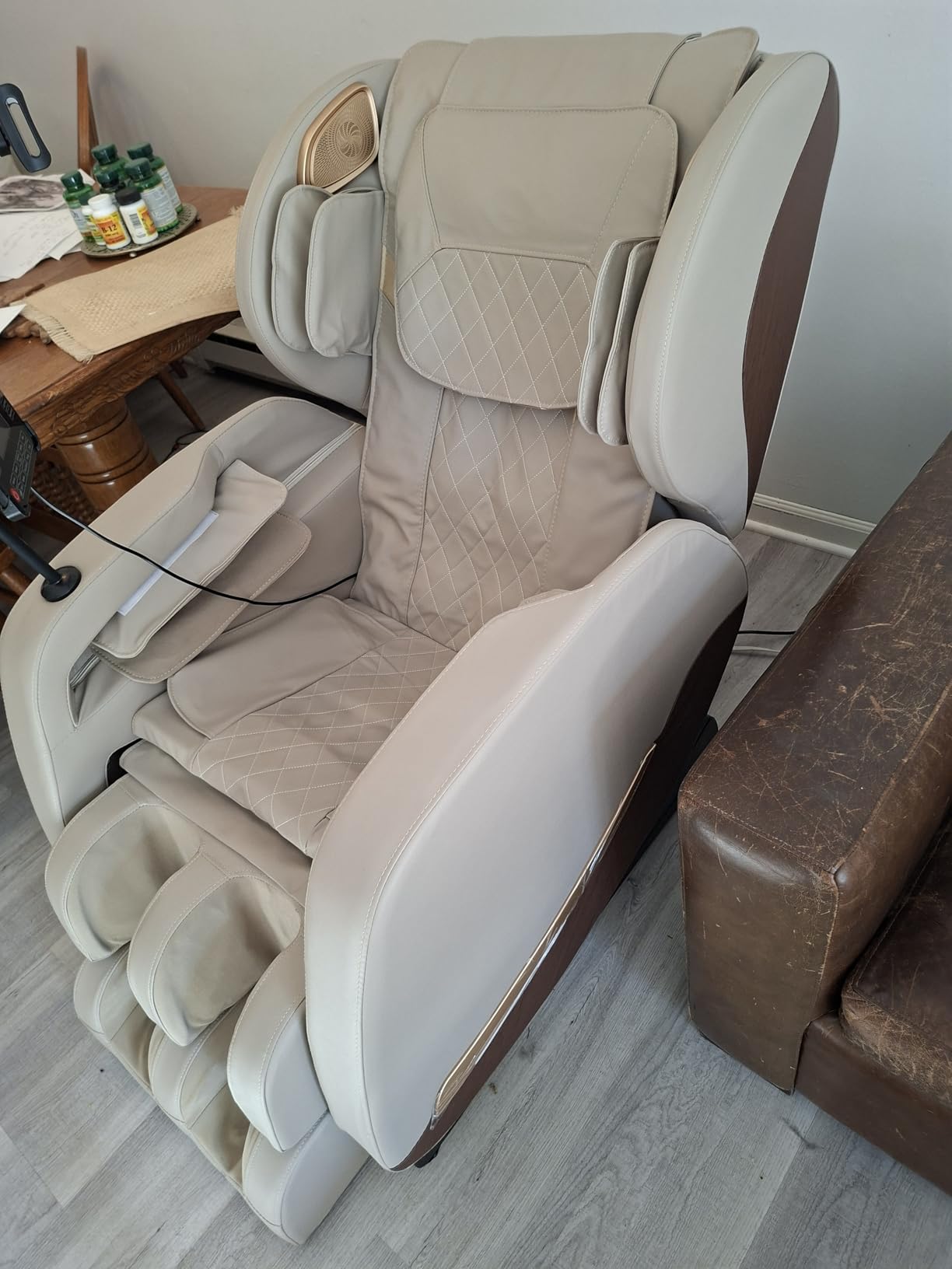 2026 Massage Chair, Massage Chairs Full Body and Recliner with 10 Fixed Points, Zero Gravity, Wood Grain Leather, Foot Massage, Airbags, Lumbar Heating, Bluetooth and Control Screen customer photo 2