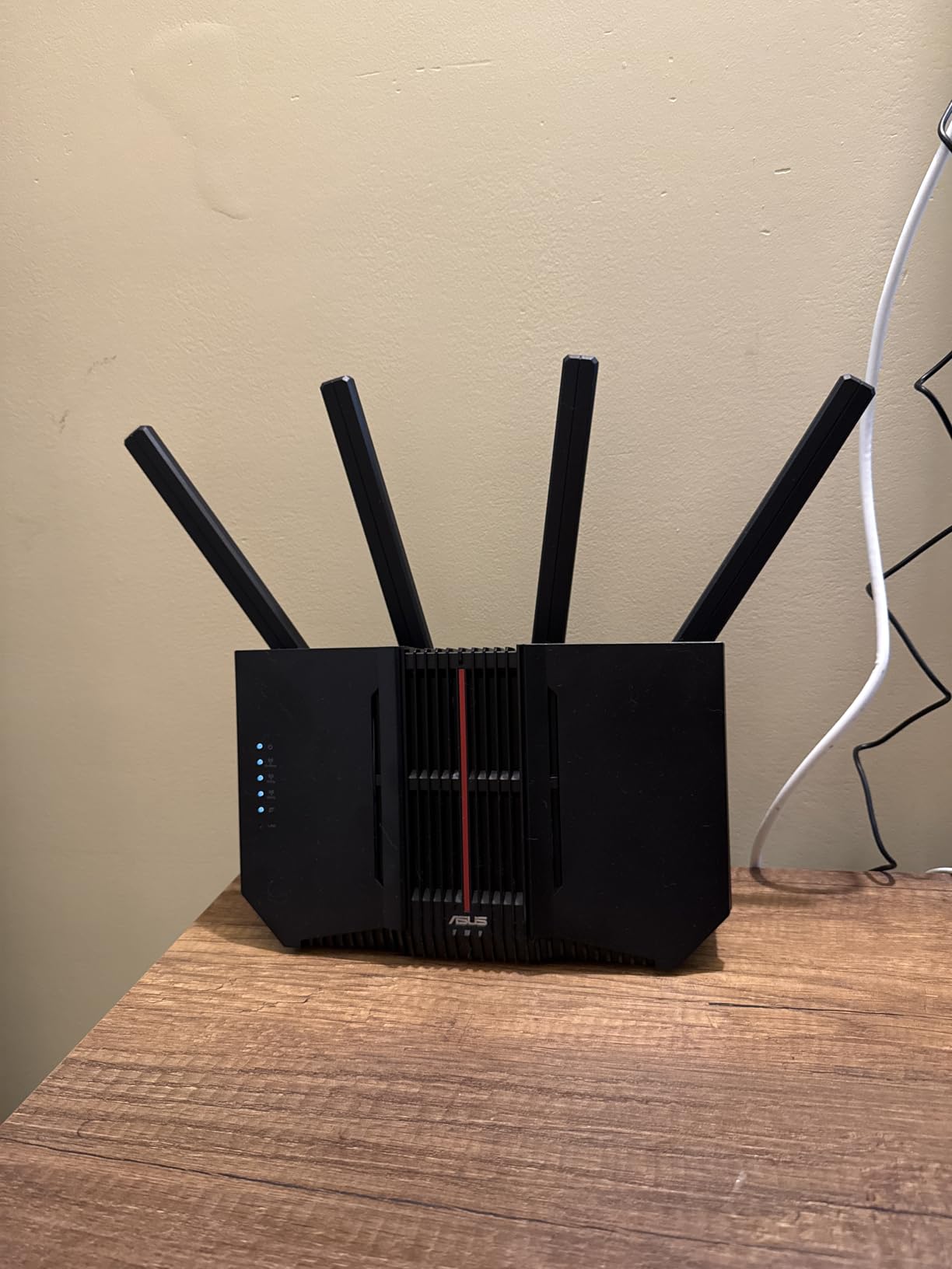 ASUS RT-BE9700 Tri-Band WiFi 7 Smart AiMesh, Extendable Router, 10G Port customer photo 1