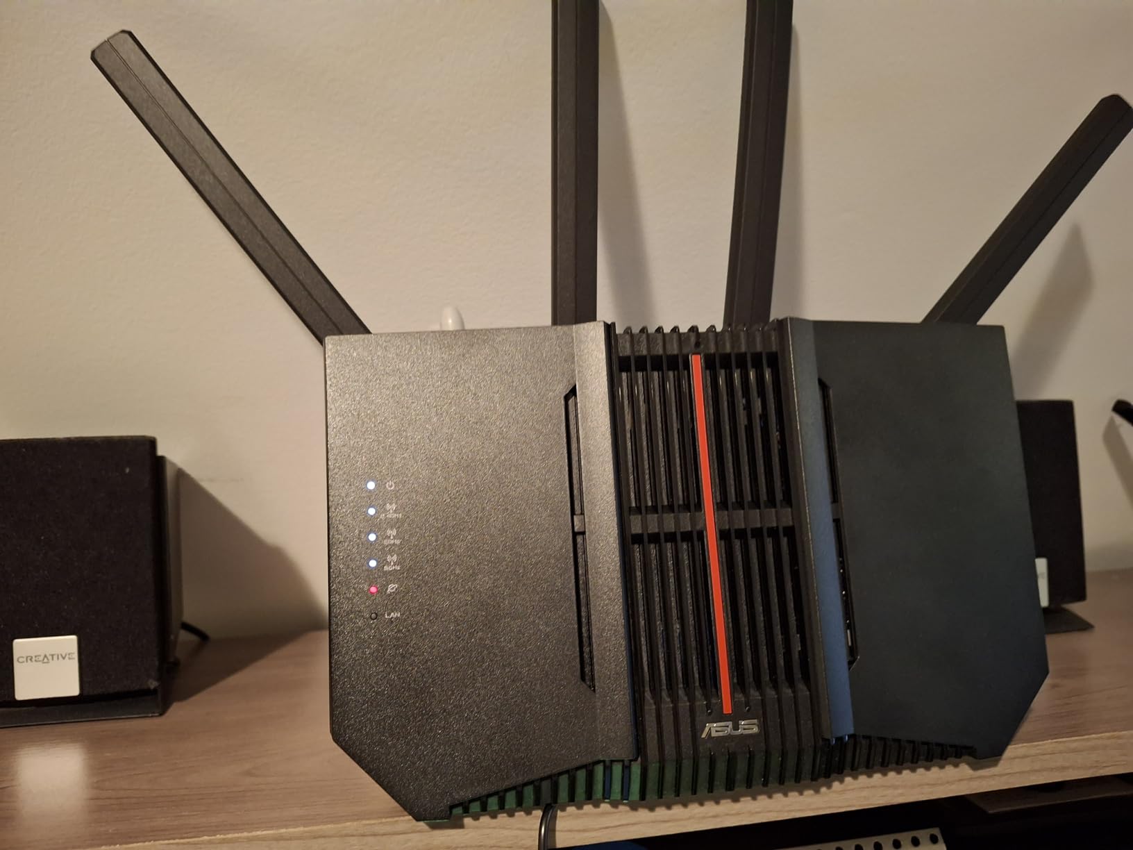 ASUS RT-BE9700 Tri-Band WiFi 7 Smart AiMesh, Extendable Router, 10G Port customer photo 2