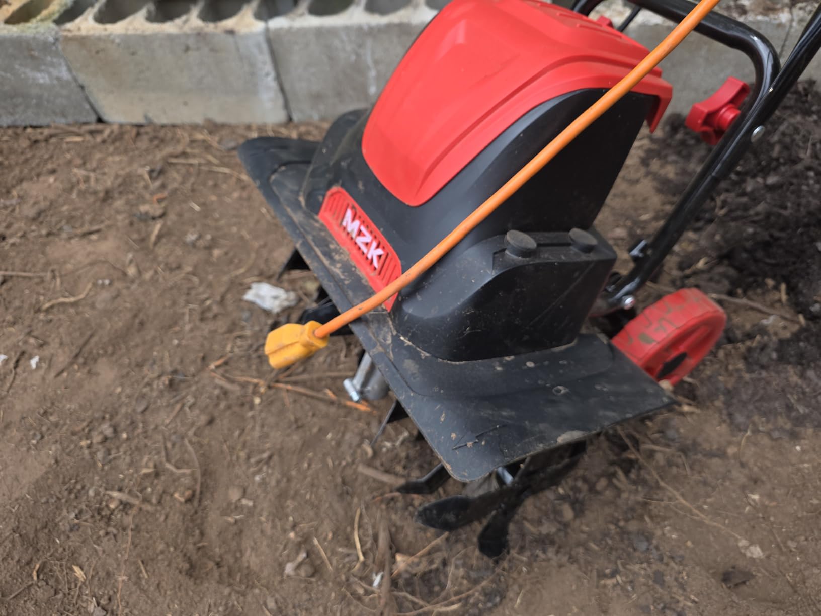MZK 16-Inch 13.5-Amp Corded Electric Tiller/Cultivator, 8-inch Tilling Depth with Adjustable Wheels, Foldable Electric Rototiller for Lawn/Yard/Garden Soil Digging, TC16A08 customer photo 2
