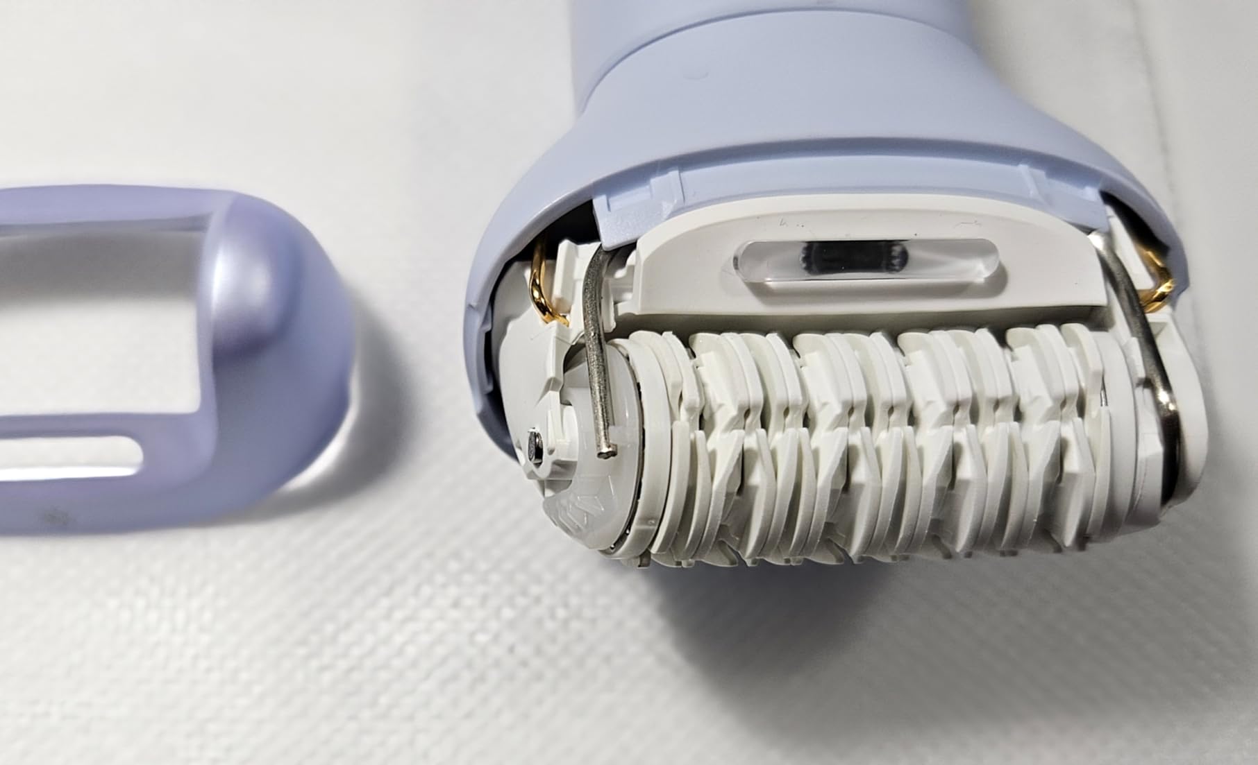 Philips Epilator Series 9000 - Cordless Wet and Dry Electric Epilator, Hair Removal for Legs, Body and Bikini, with ProGuide, 8 Accessories, 60 min. Runtime, Model BRE717/00 customer photo 2