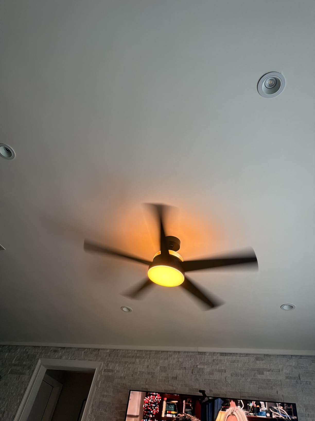 Govee Ceiling Fan with Lights, RGBIC Smart 52'' Low Profile Ceiling Fan with Lights and Remote, Reversible DC Motor, Dimmable, 2800lm, Ceiling Fan for Bedroom, Living Room, Black customer photo 2
