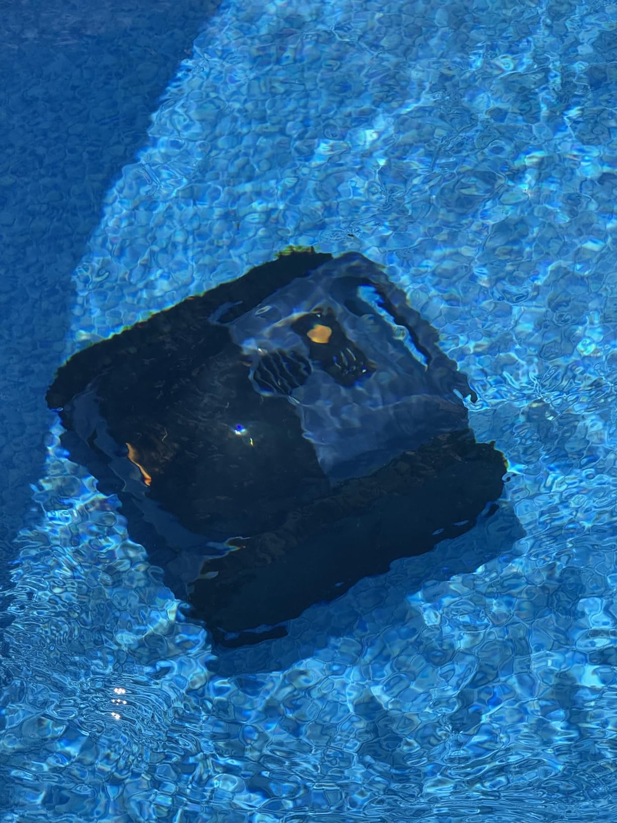 Cordless Robotic Pool Vacuum with Smarter Navigation & Track Drive, Dual 180W Brushless Motors, Wall & Waterline Climbing, 150-Min Runtime, for Inground & Above-Ground Pools up to 2,150 Sq. Ft. customer photo 1