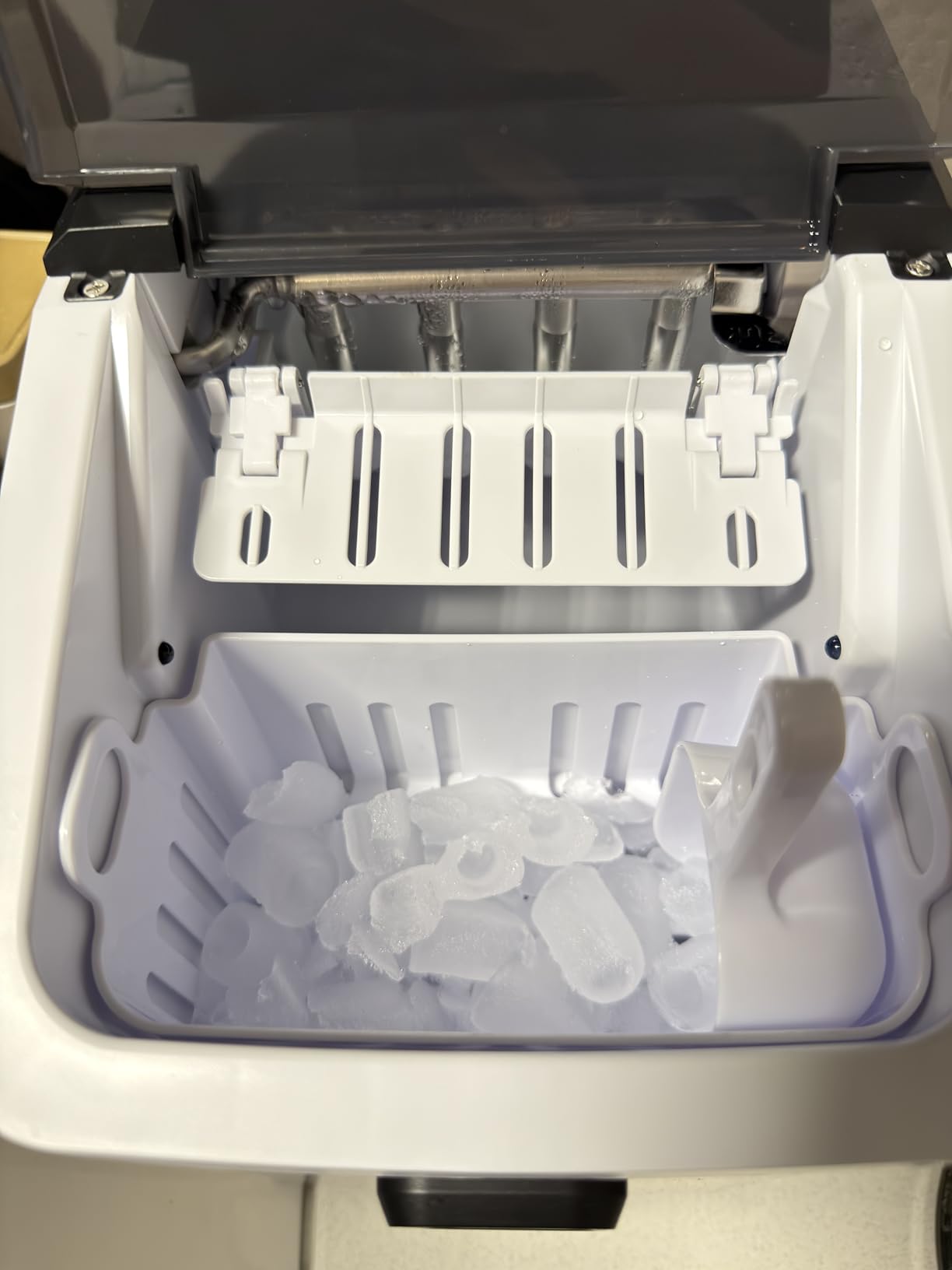 Aeitto Ice Maker Countertop 26lbs/24H, Ice Machine 8 Ice Cubes Ready in 6 Mins, 2 Sizes of Bullet Ice Portable Ice Makers with Basket & Scoop, Auto Self-Cleaning for Home/Kitchen/Office Stainless customer photo 1