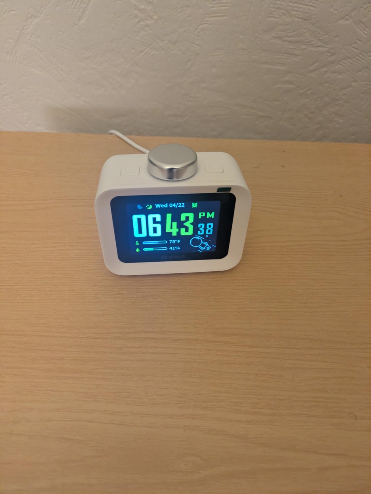 Dekala ChronoSense Smart Alarm Clock for Bedroom Temperature Humidity, 7-Day Programmable 4 Alarms, 100dB Loud Gradual Alarm for Heavy Sleeper, Hourly Chime, White Noise Sound Machine, App Control customer photo 1