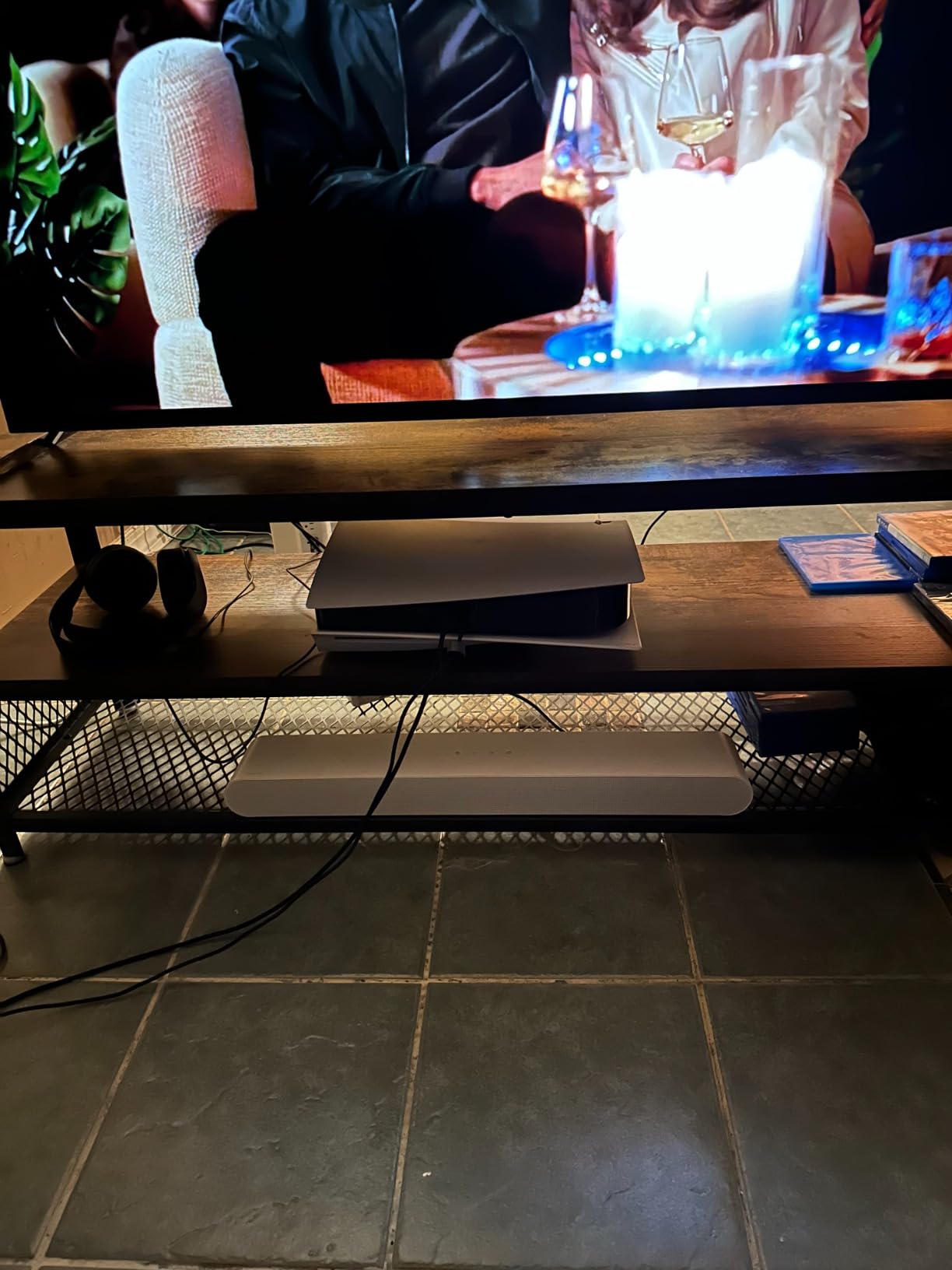 Samsung HW-Q600F 3.1.2ch Q-Series Soundbar, with Wireless Subwoofer, Dolby Audio/DTS Virtual:X, Q-Symphony & Game Pro Mode customer photo 1