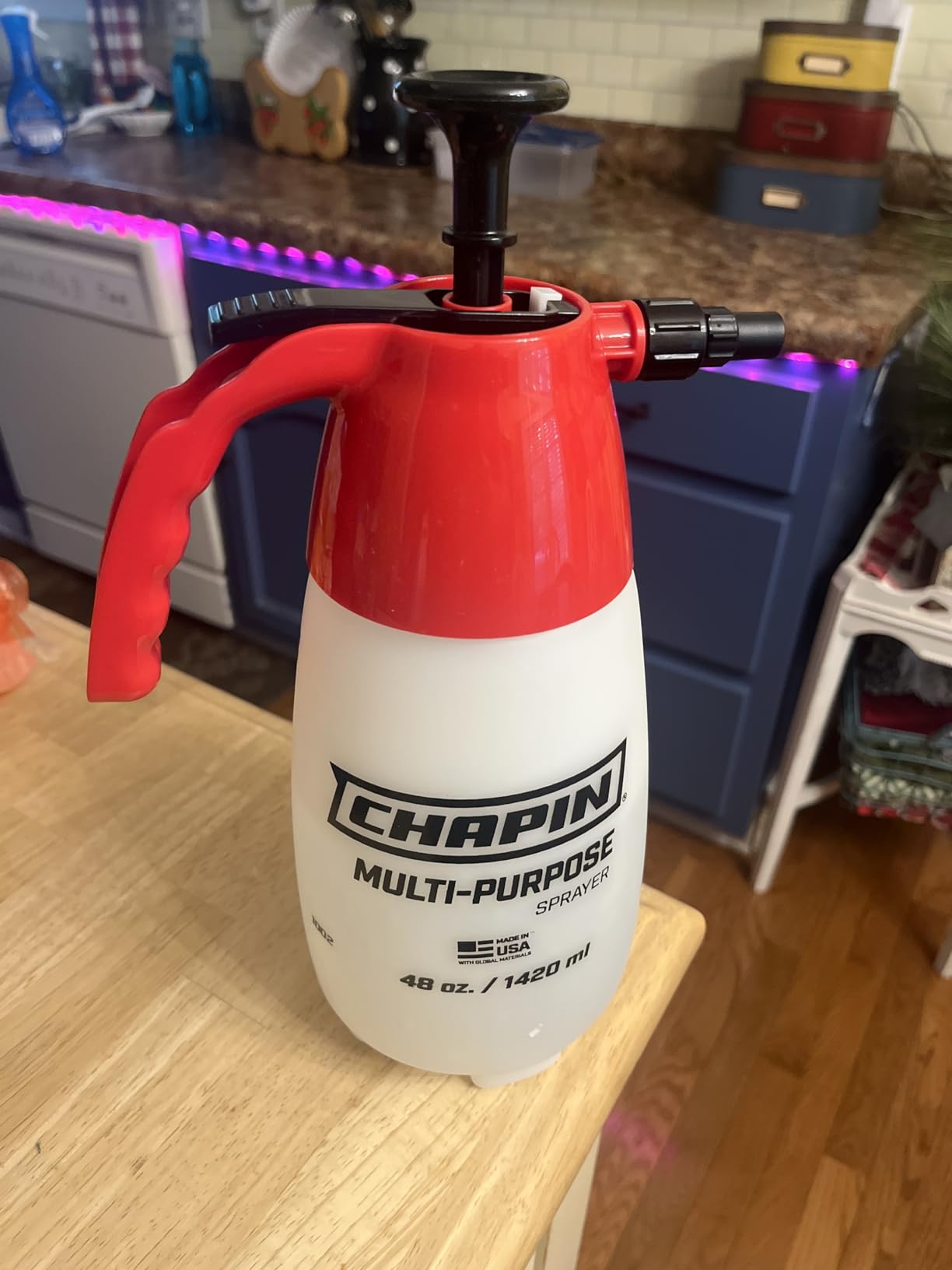 Chapin 1002 Handheld Pump Sprayer, 48oz, Multi-Purpose, Lawn & Garden, Translucent Poly Tank, Wide-Mouth Opening, Adjustable Cone Nozzle & Anti-Clog Filter for Weed, Fertilizer & Pest Applications customer photo 2