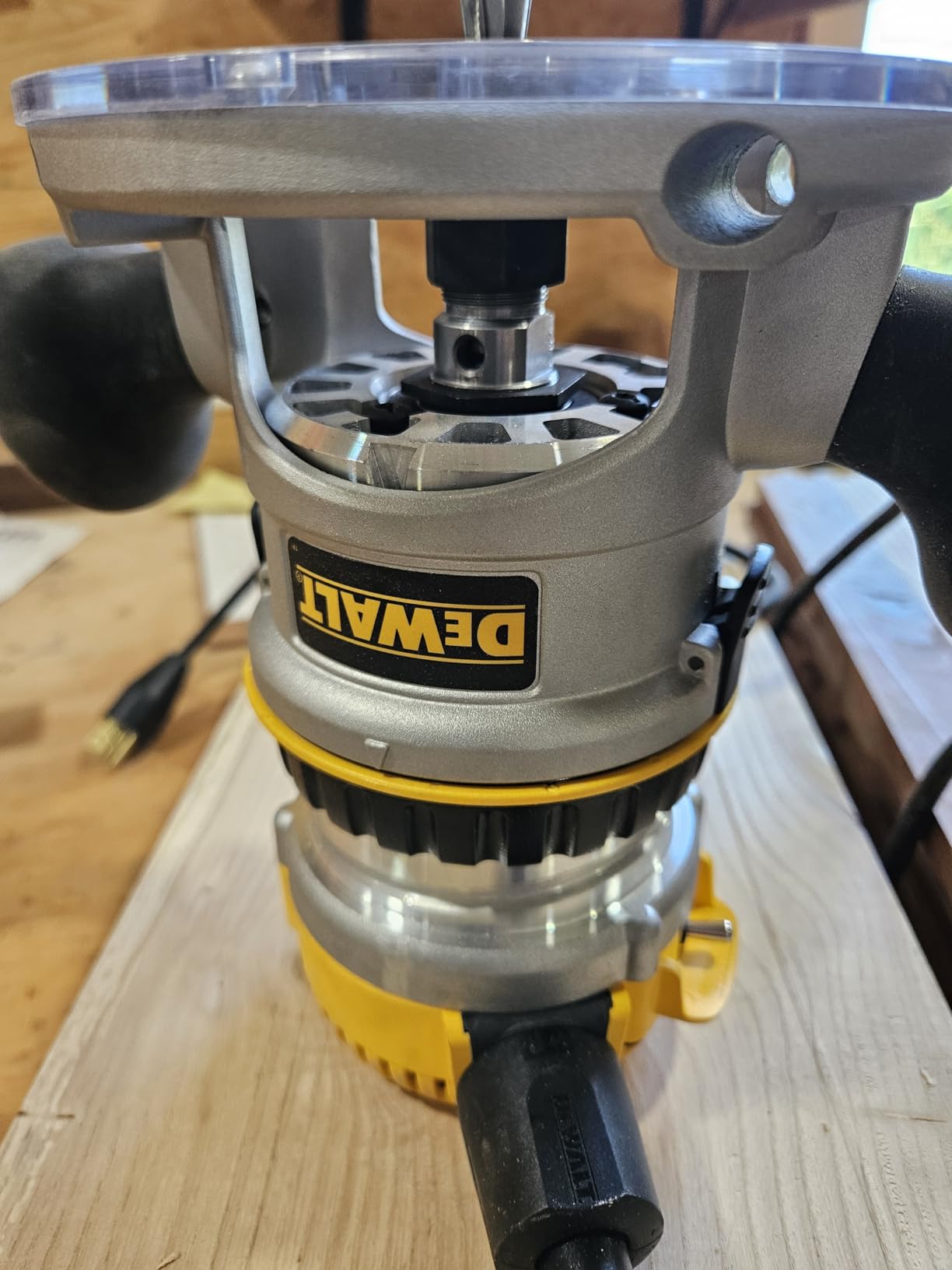 DEWALT Router, Fixed Base, 1-3/4-HP, 11.0 Amp Motor (DW616) customer photo 2