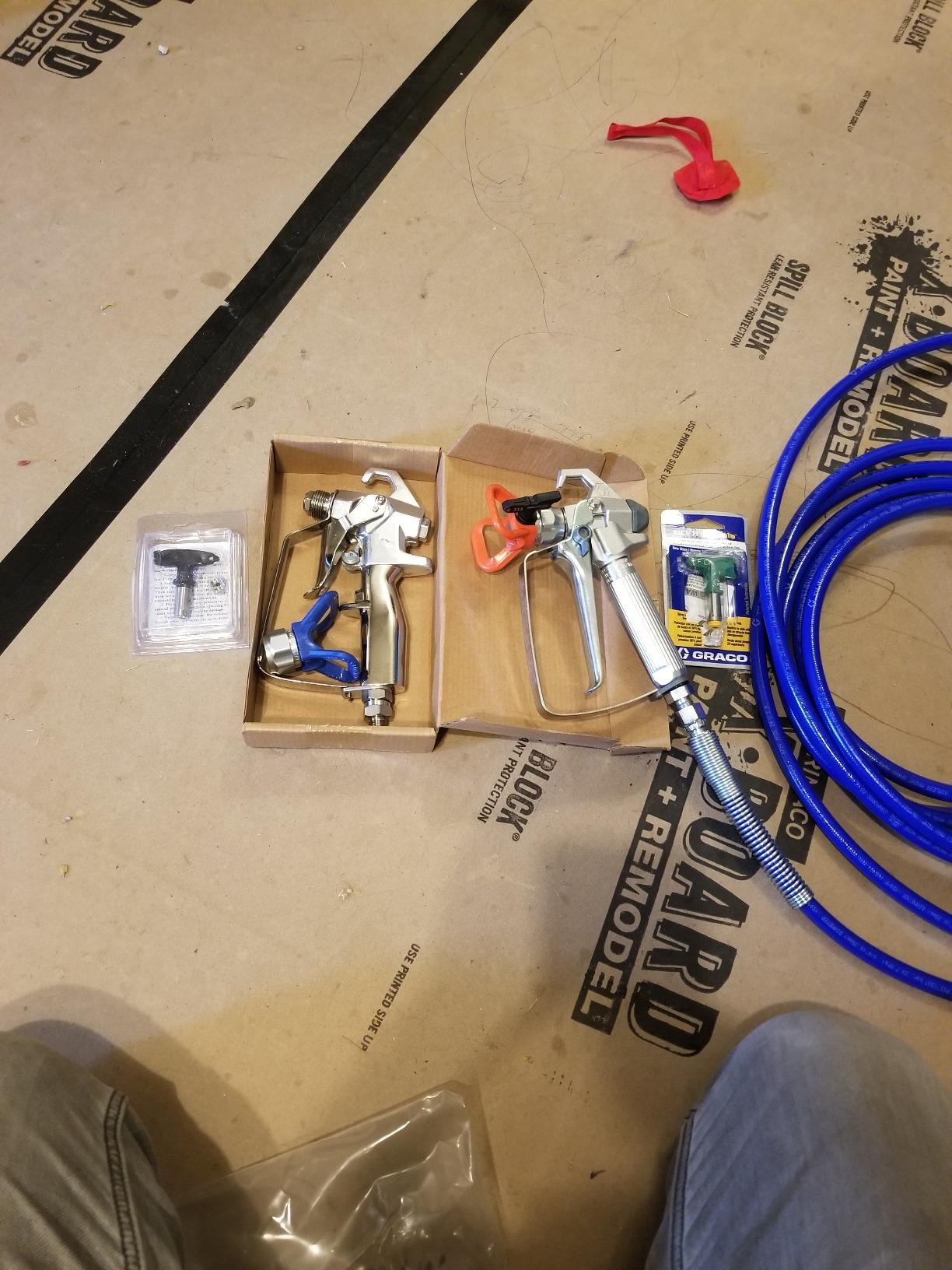 Graco 288420 Contractor Airless Spray Gun, 2 Finger Trigger, RAC X 517 SwitchTip customer photo 2