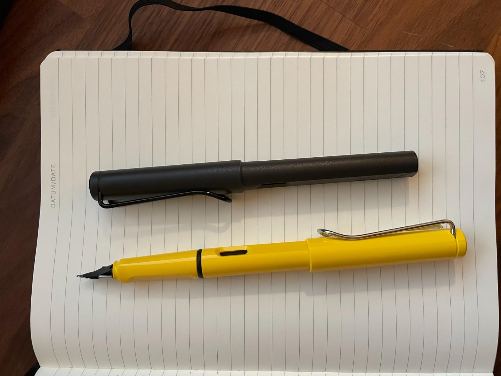 LAMY safari umbra - Fountain Pen with ergonomic grip & polished steel nib in size F - ideal for any Writing & Calligraphy - including LAMY T 10 blue cartridge - Right-Handed customer photo 2
