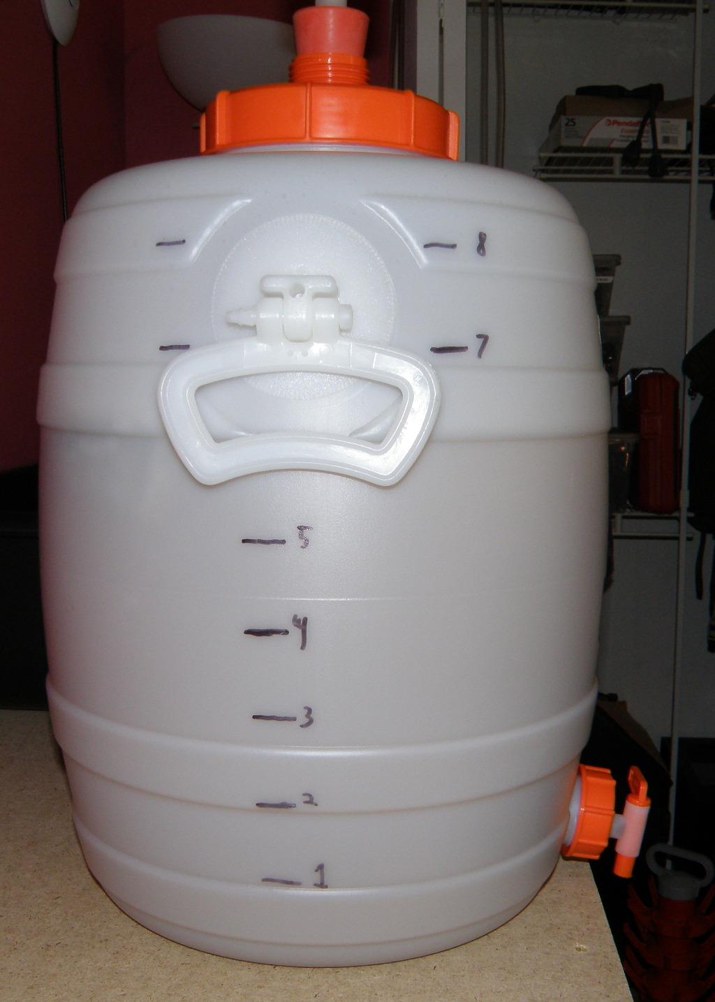Speidel Plastic Fermenter-30L (7.9 gal), 30L, White, 912896-31117 customer photo 2